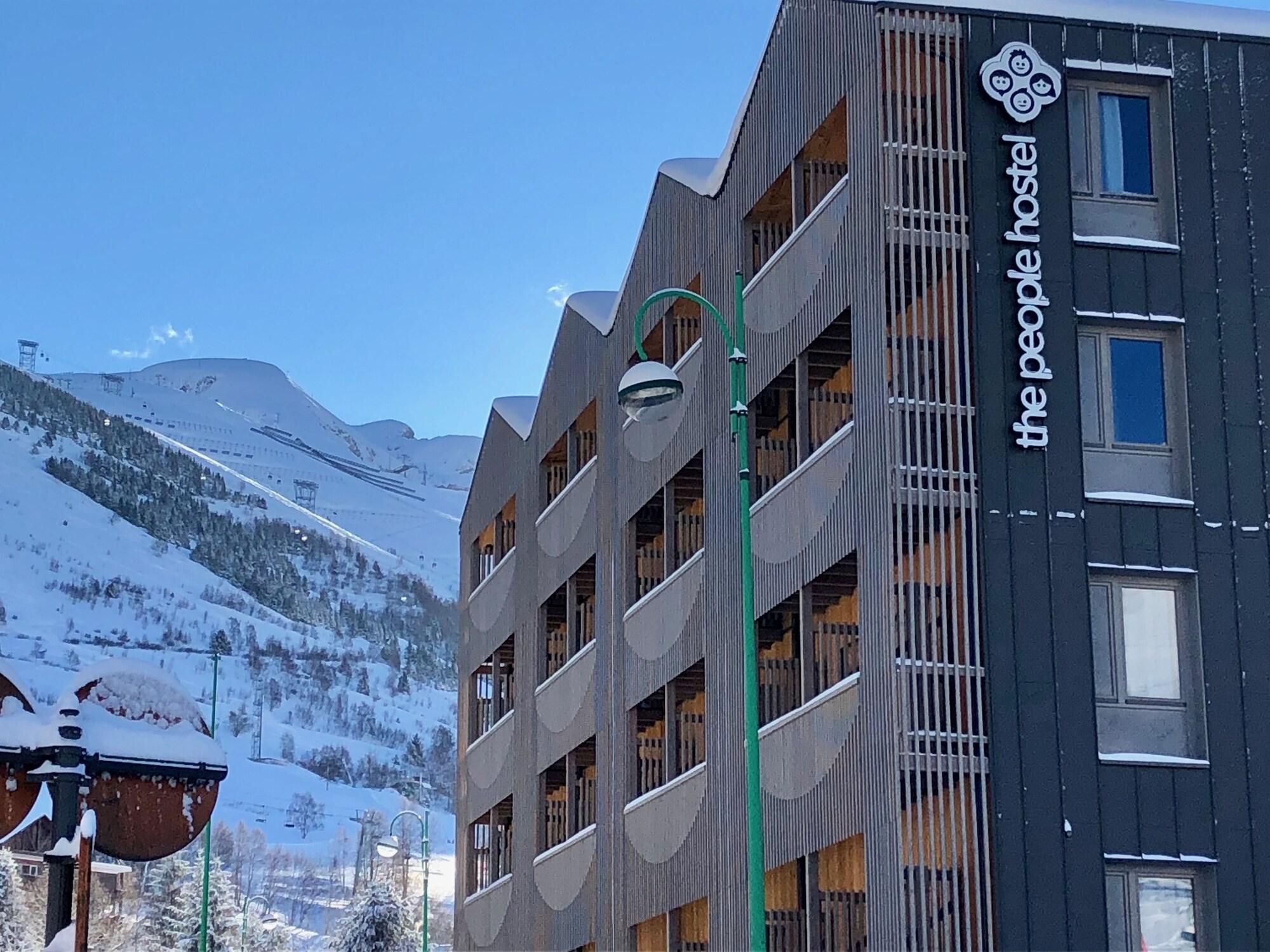 Vista Exterior The People - Les 2 Alpes - Hostel