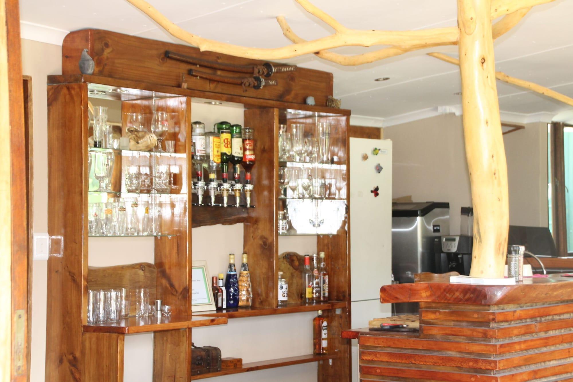 Bar/Salón Teniqua Treetops