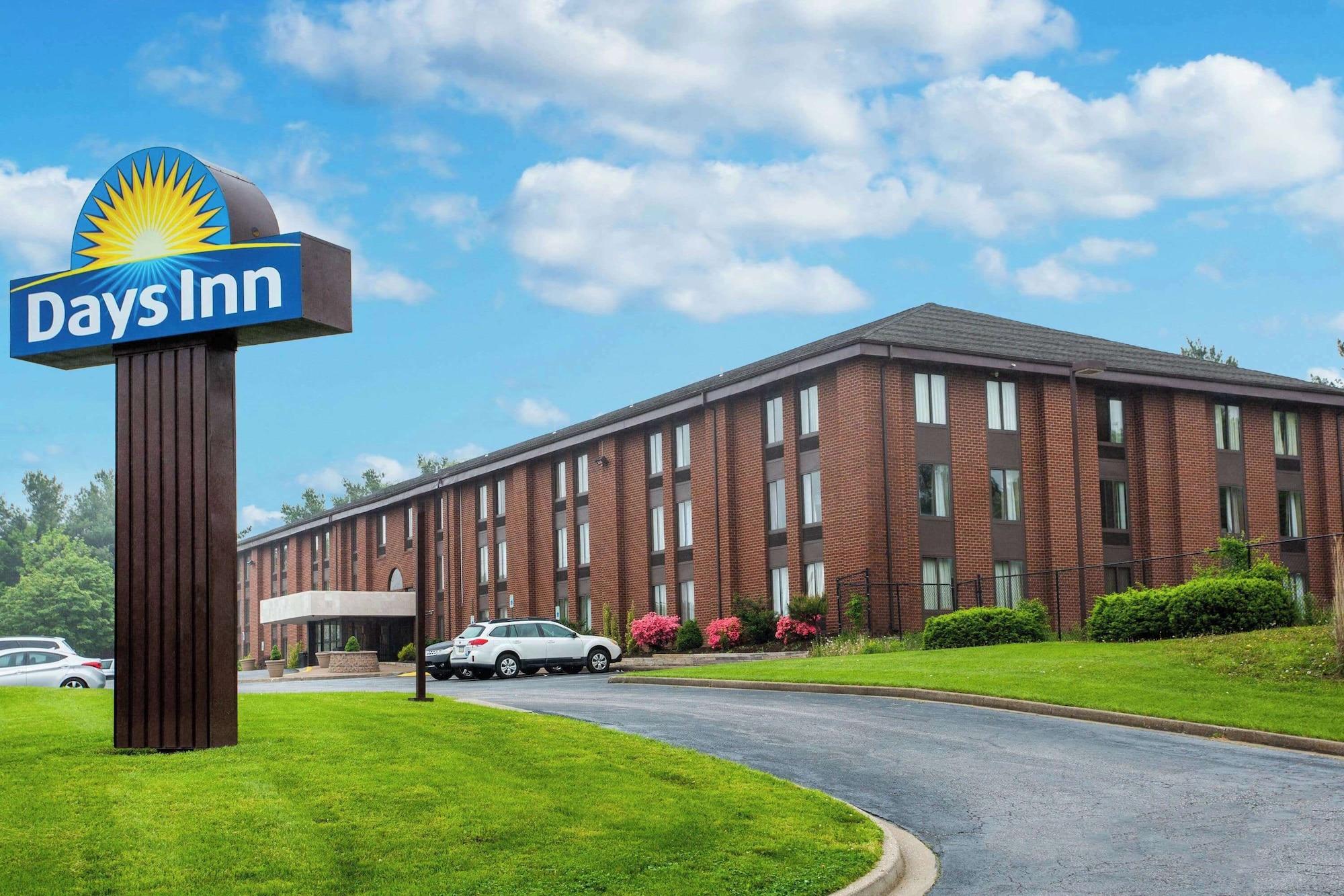 Vista Exterior Days Inn by Wyndham Westminster
