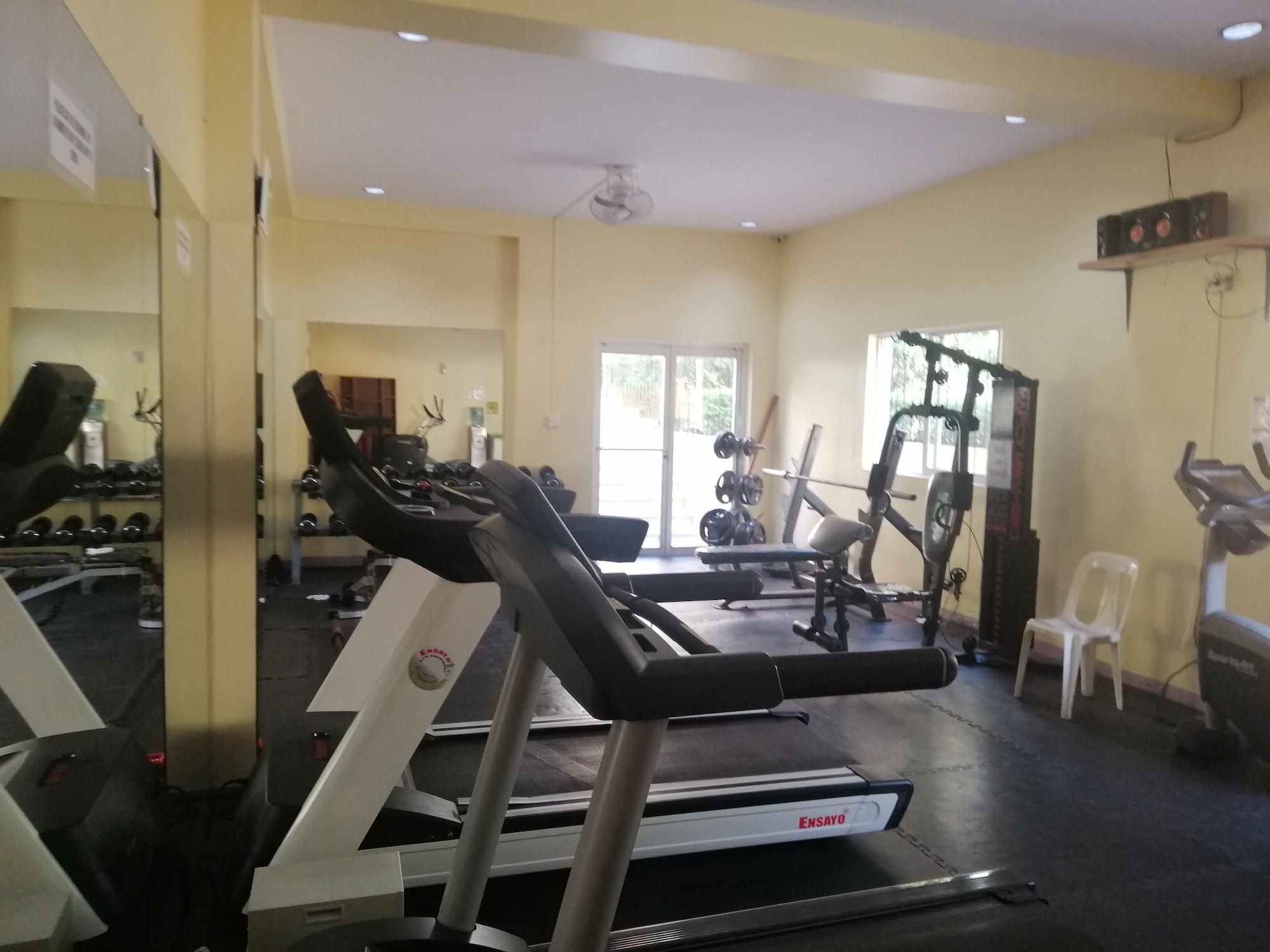 Gimnasio Airport Apartments Manila