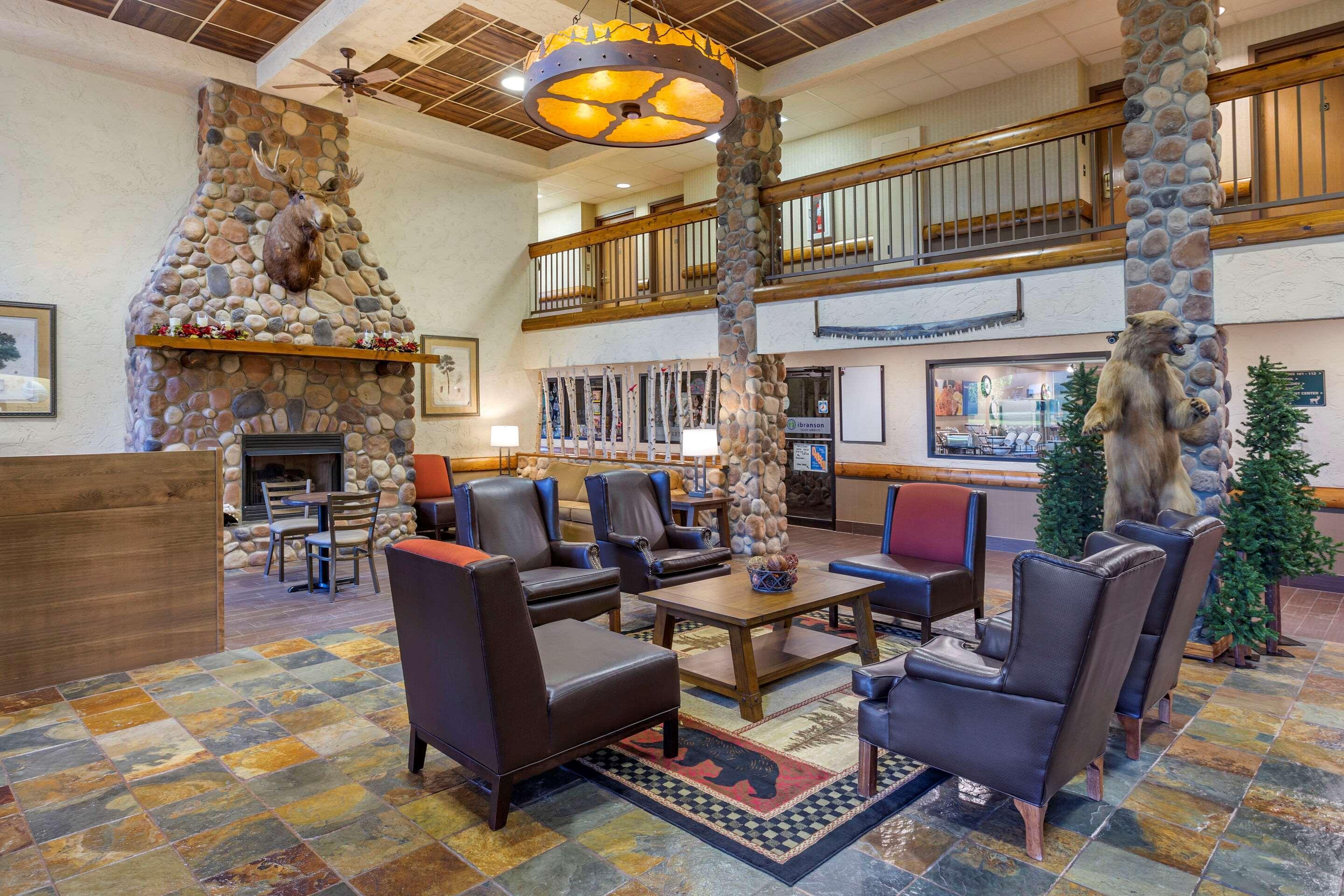 Vista Lobby Comfort Inn & Suites Branson Meadows