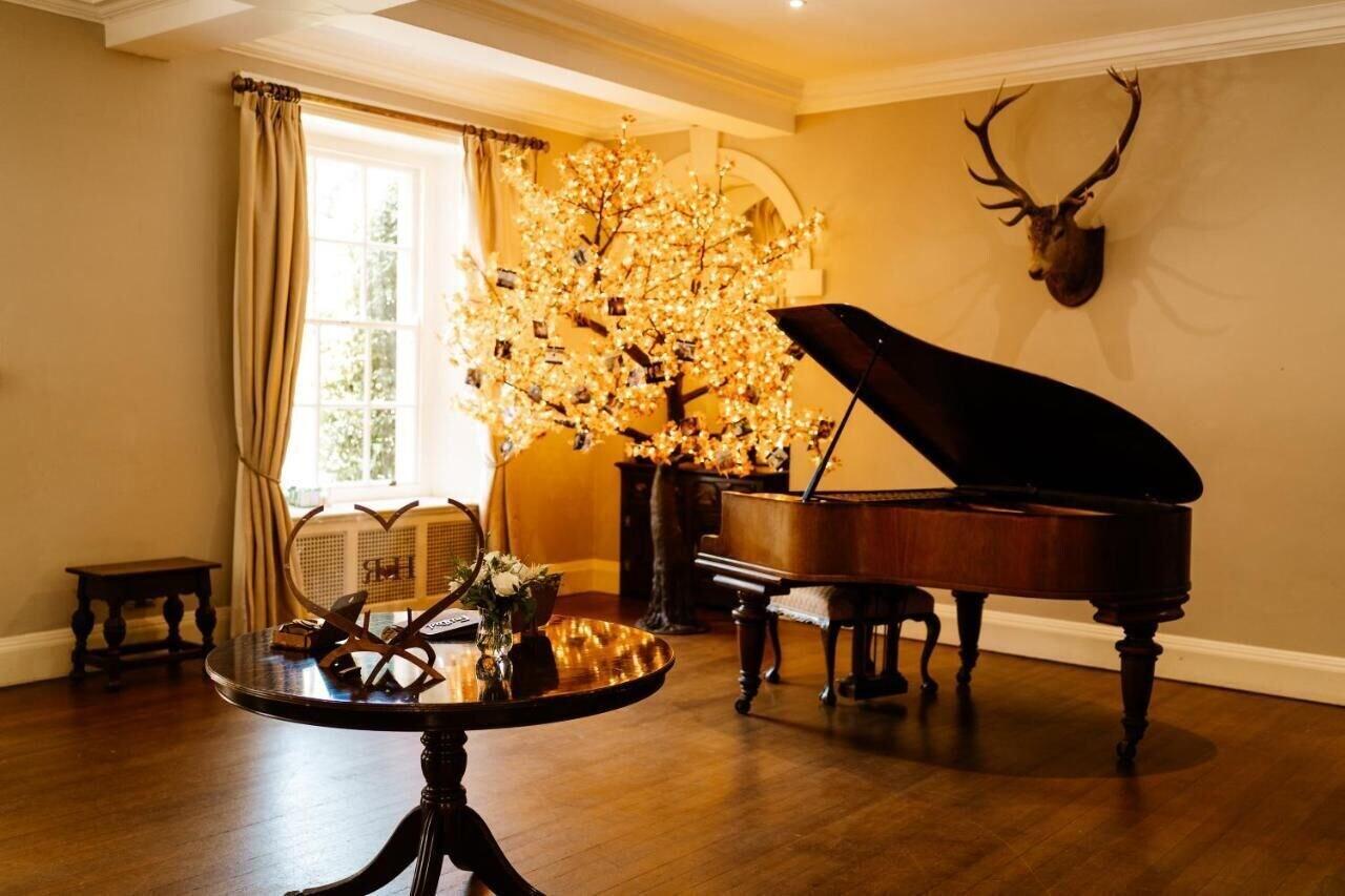Vista Lobby Holbrook Manor & Spa.