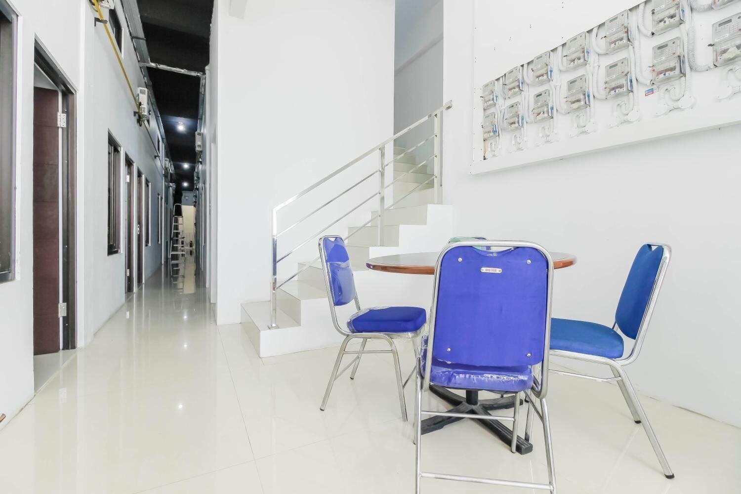 Vista Lobby RedDoorz near Hayam Wuruk