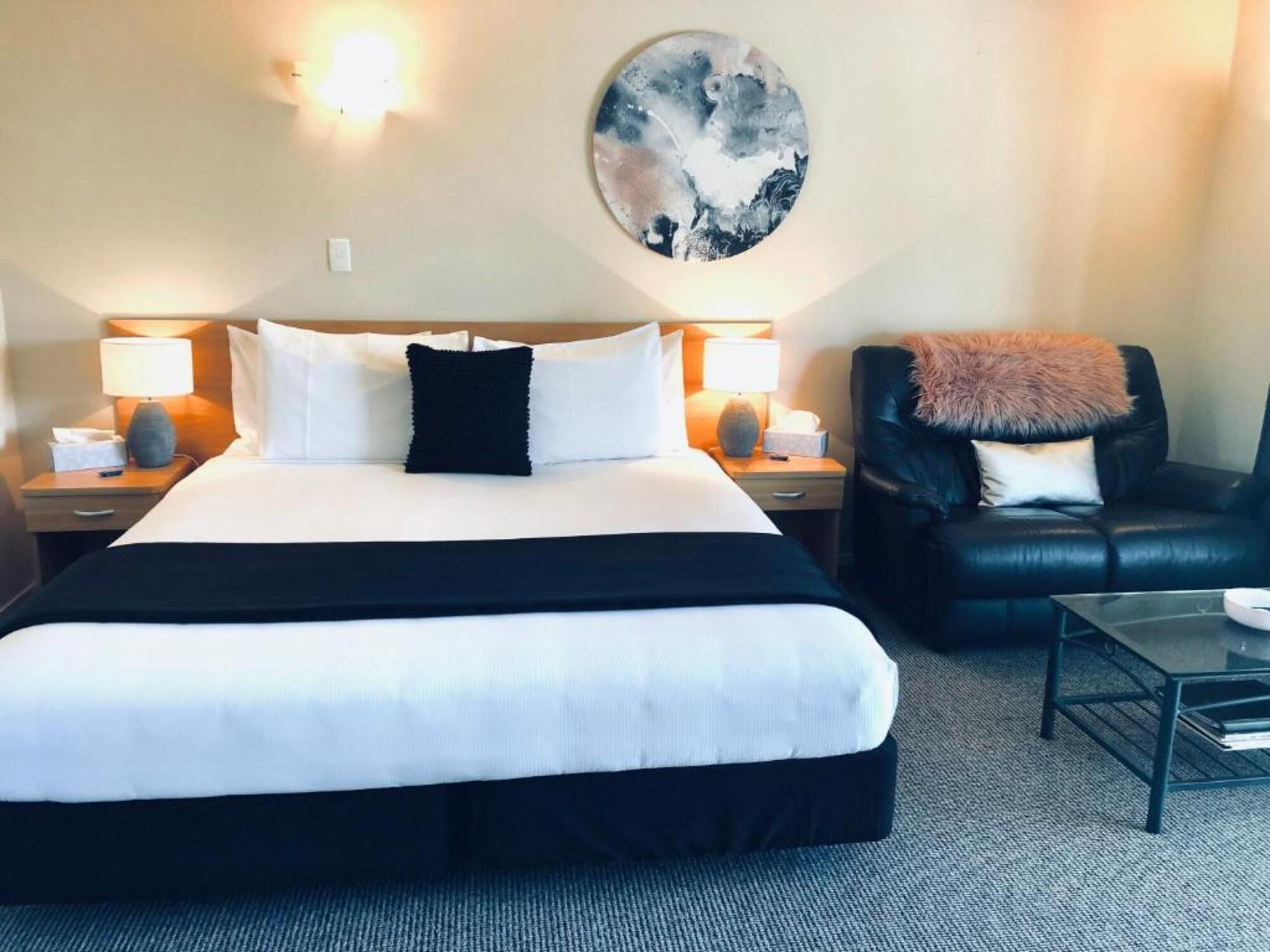 Varios Hacienda Motor Lodge