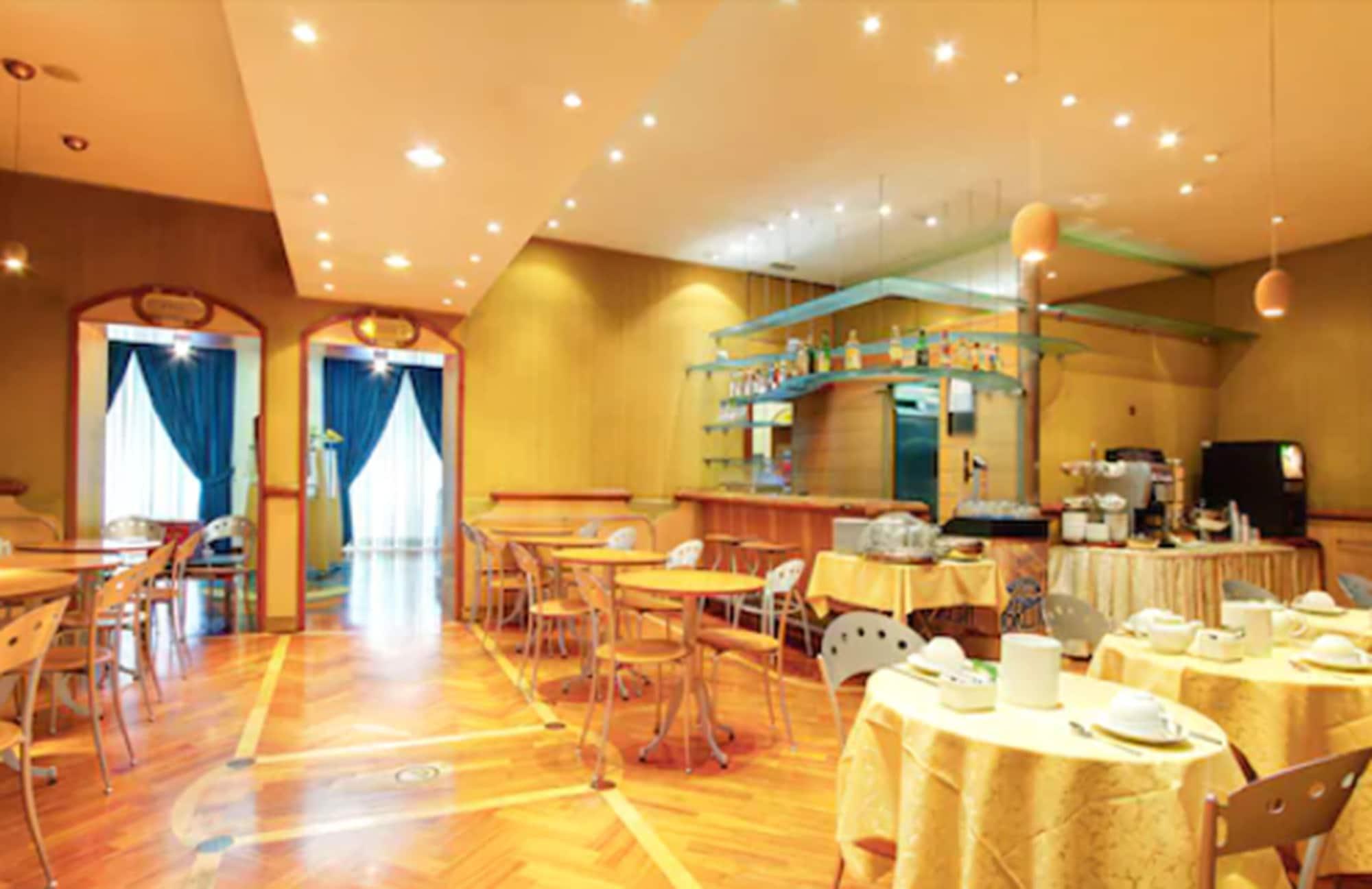 Bar/Salón Hotel Corot