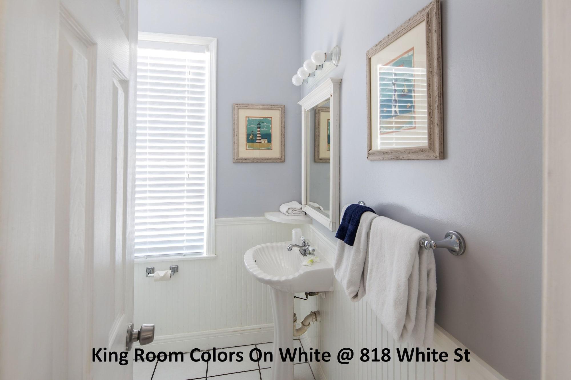 Comodidades do quarto Colors on White