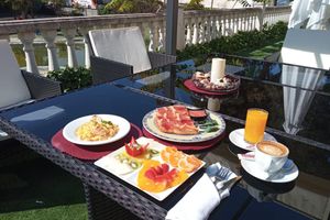 Alojamiento - Hotel El Cisne
