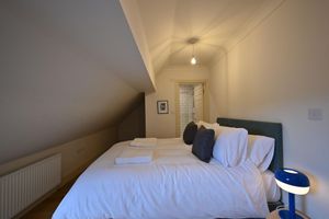 Alquiler Vacacional - Spacious 3-bedroom apartment in charming Redhill with WiFi