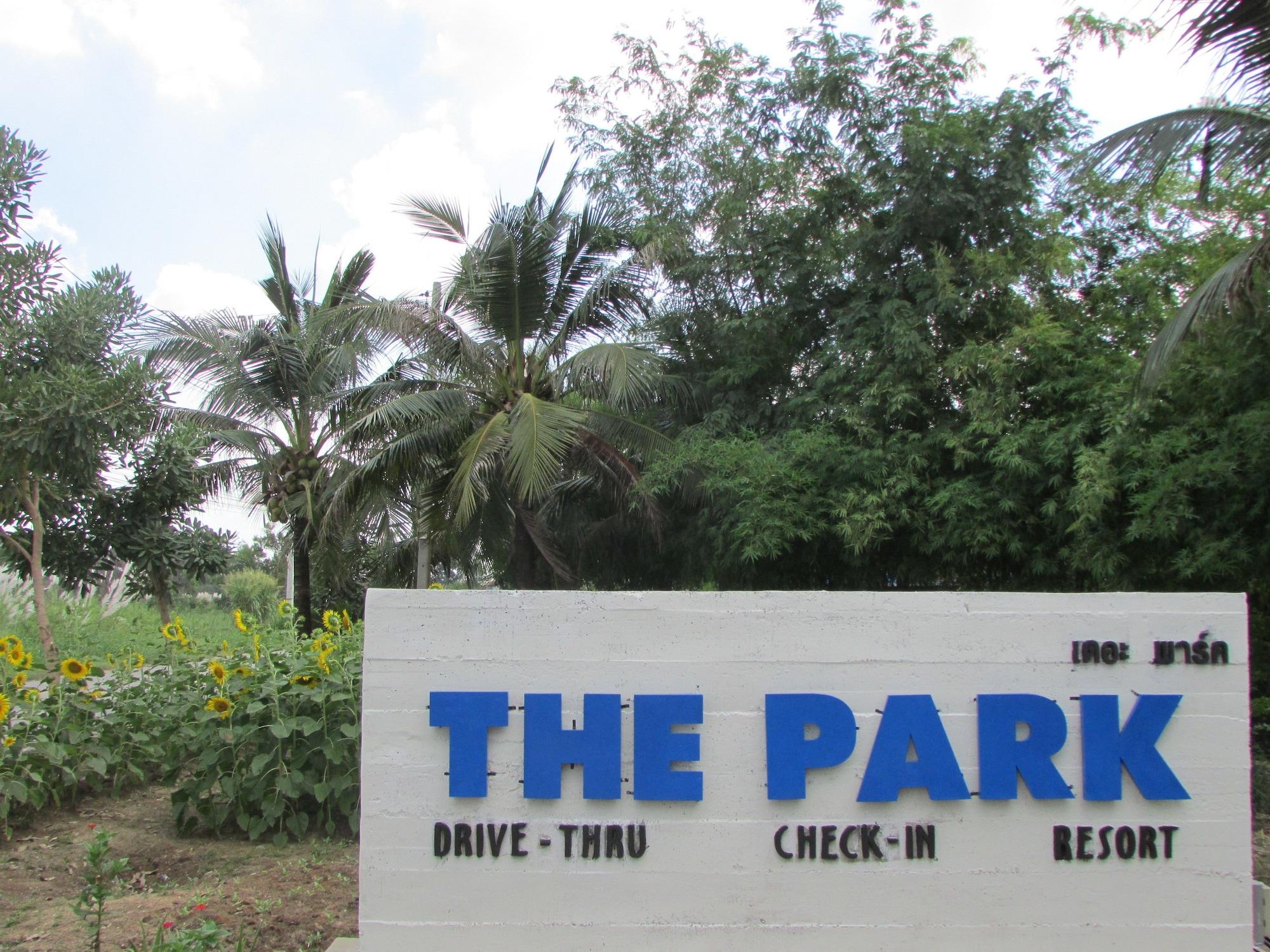 Varios The Park Drive-Thru Check-In Resort