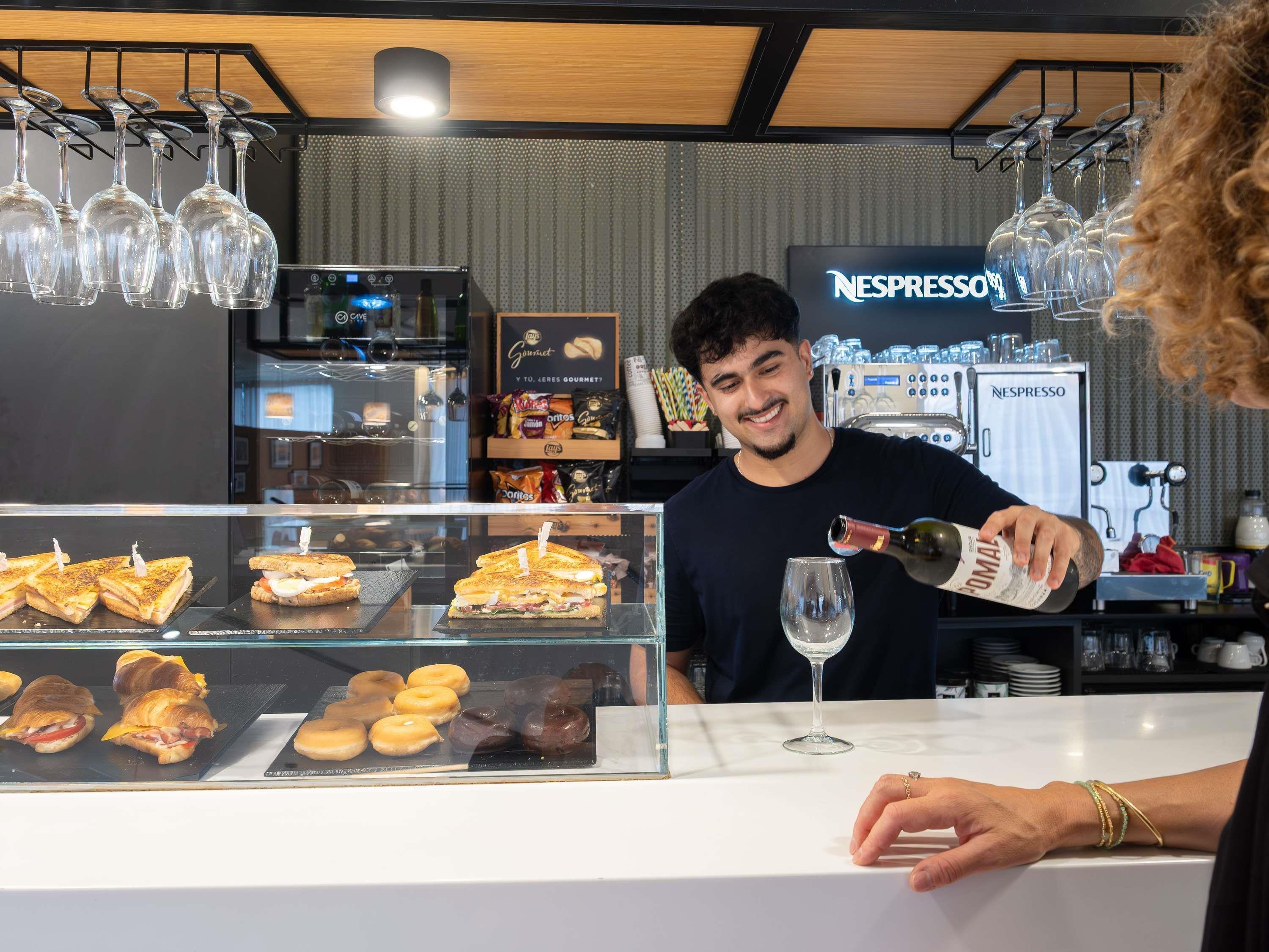 Bar/Salón Ibis Styles Santander