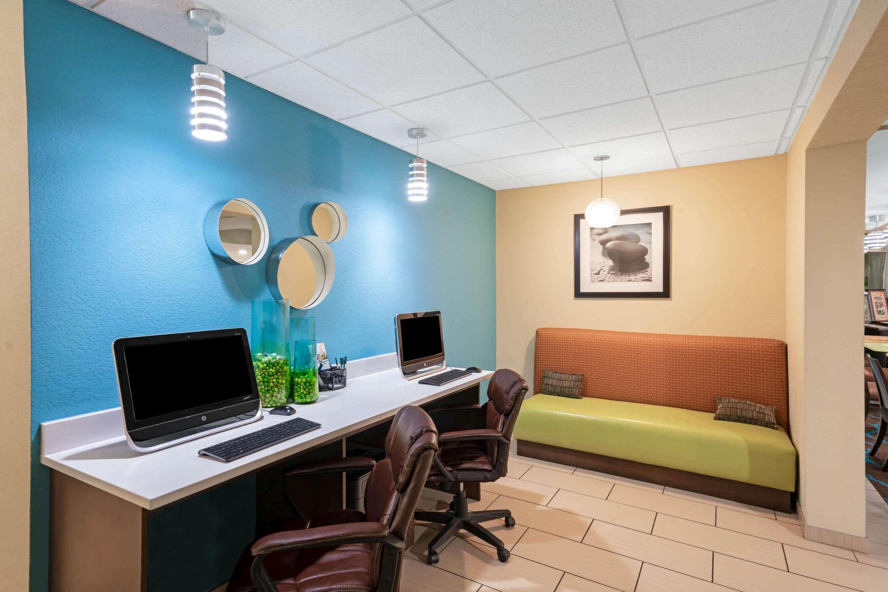 Centro de Negocios La Quinta Inn & Suites By Wyndham Knoxville Airpor