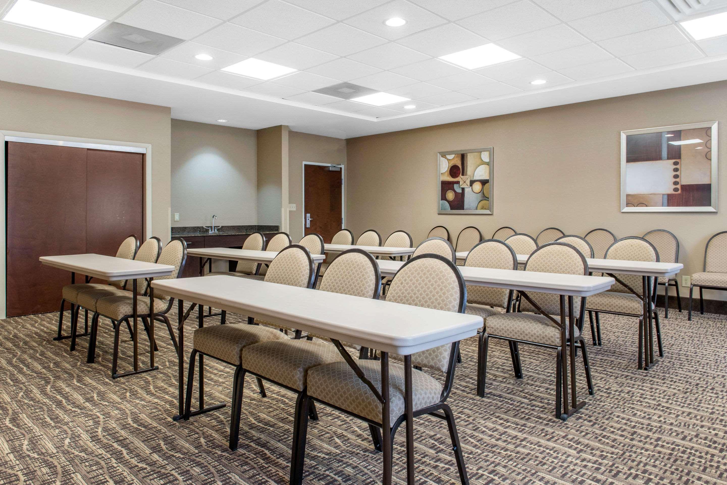 Centro de Negocios Comfort Inn & Suites Near Indiana Dunes State Park