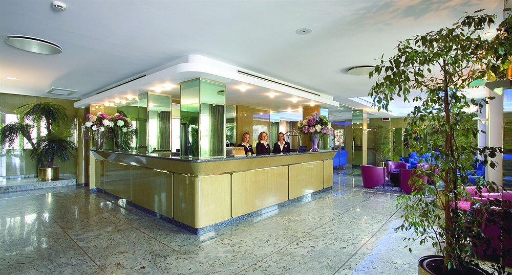 Vista Lobby Hotel Royal