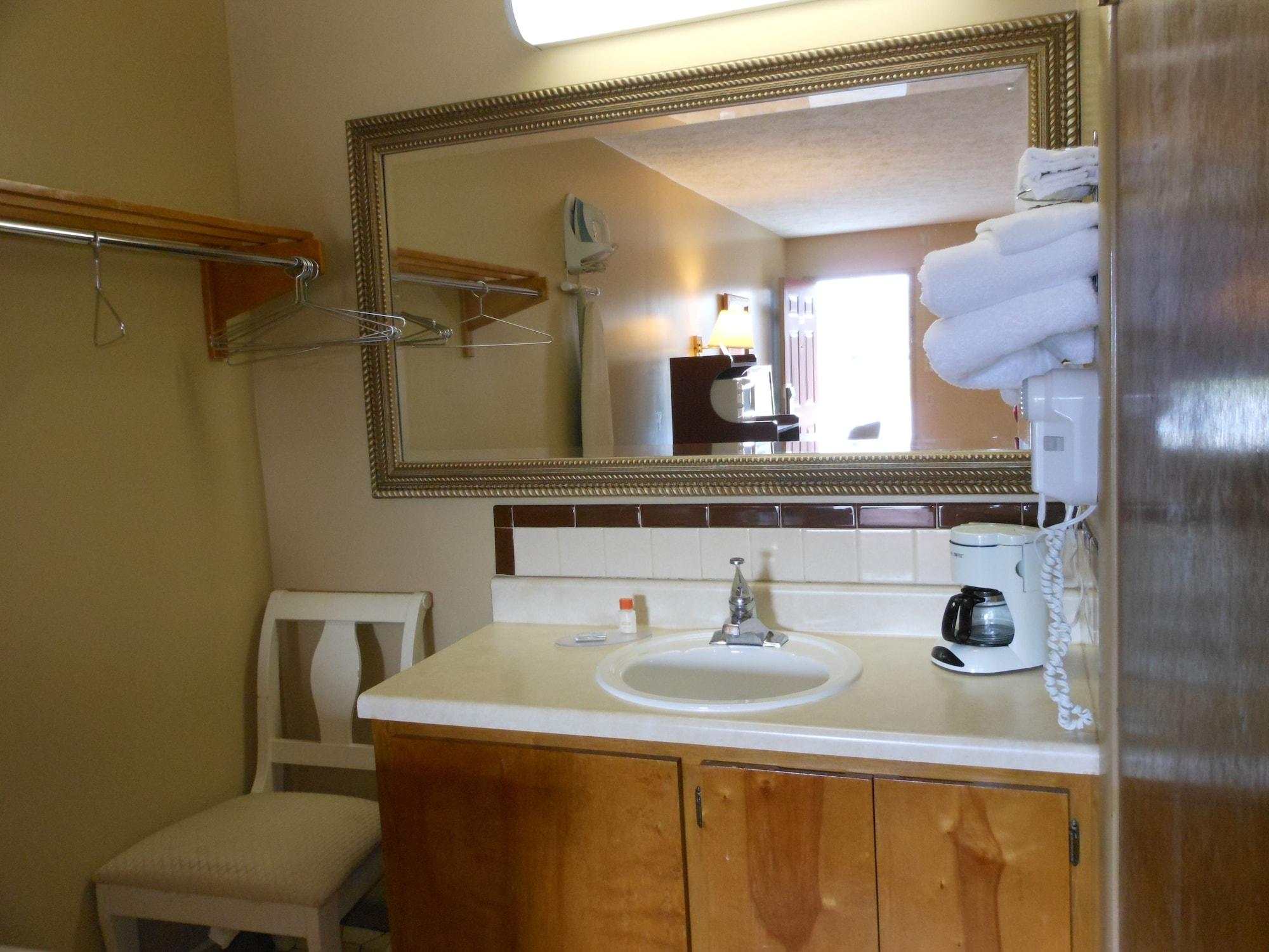 Equipamiento de Habitación McClellan Inn Anniston