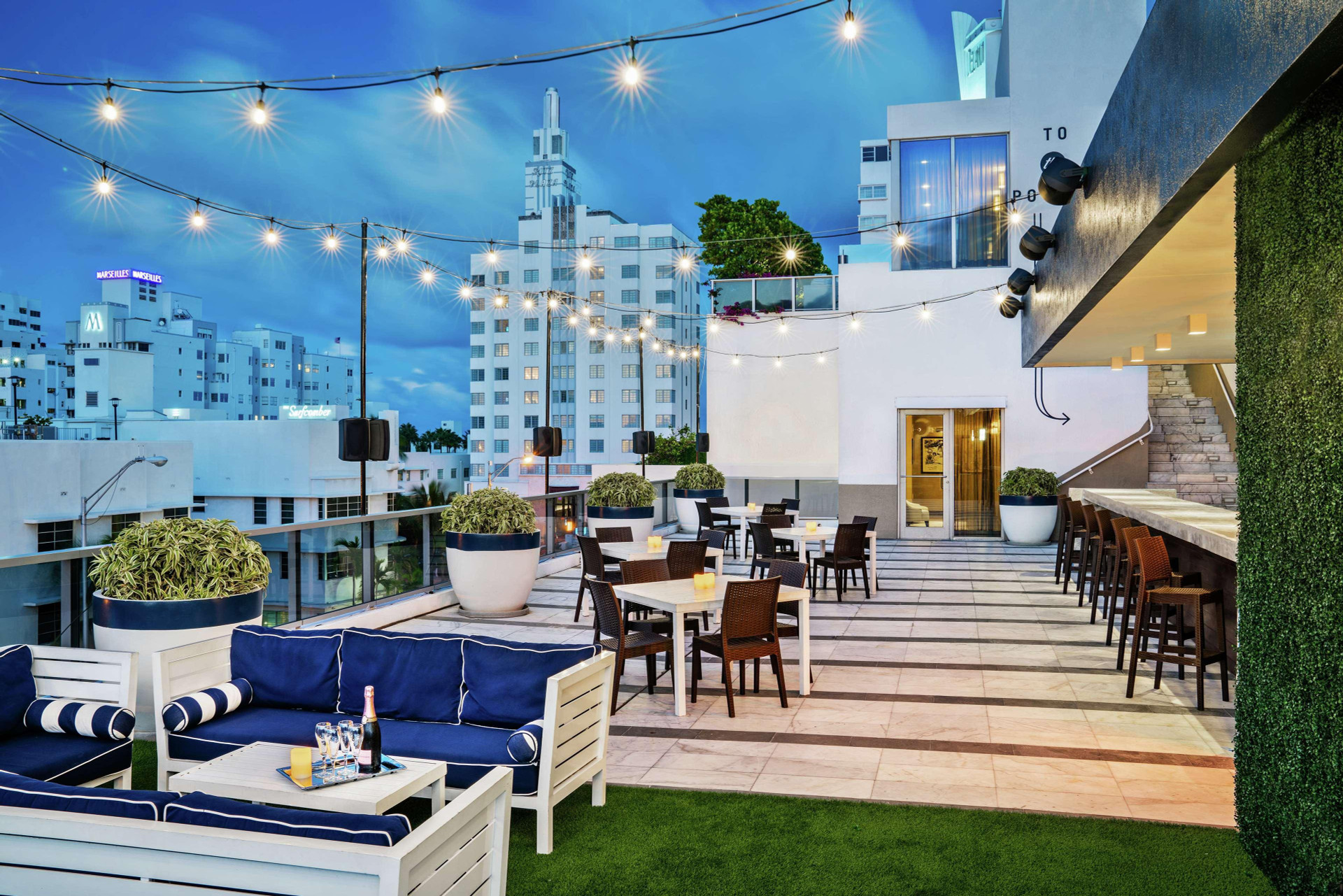 Vista Exterior Gale South Beach, Curio Collection by Hilton
