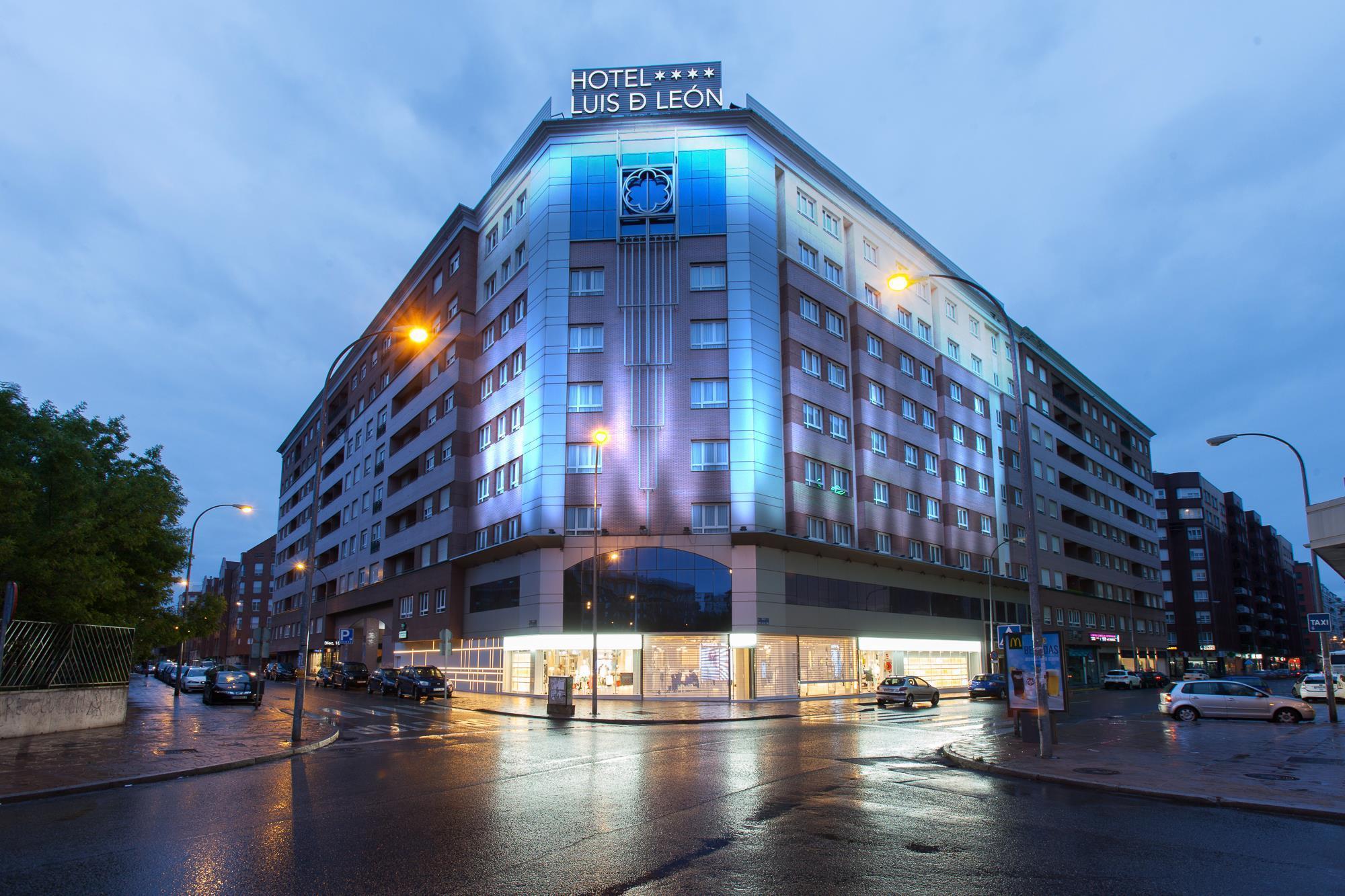 Vista Exterior Hotel Silken Luis de León