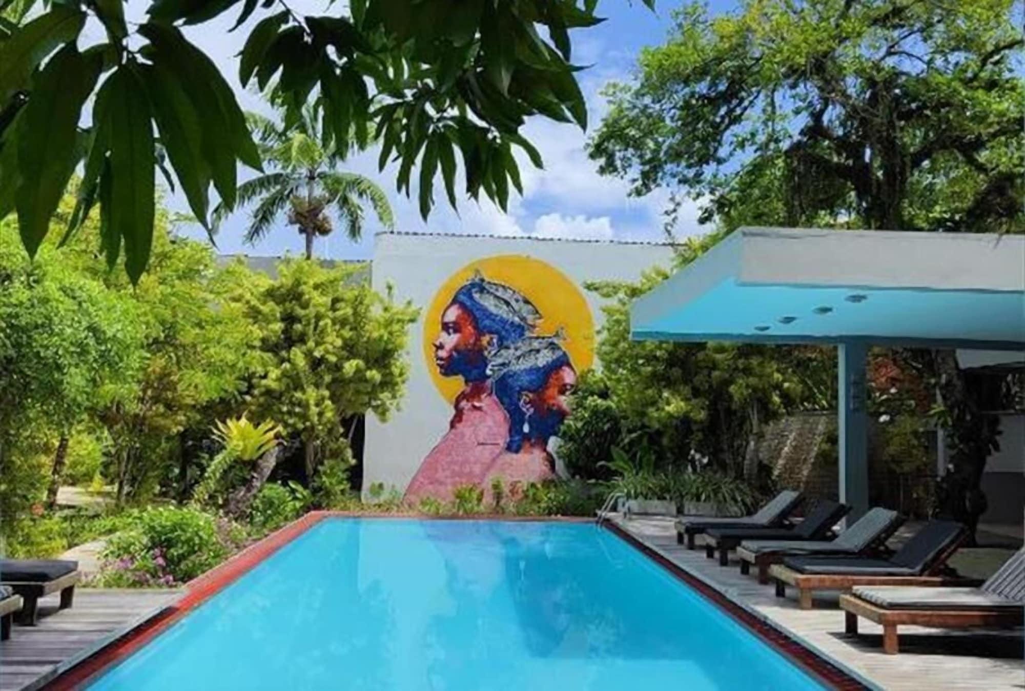 Vista Piscina Pousada Villa dos Graffitis