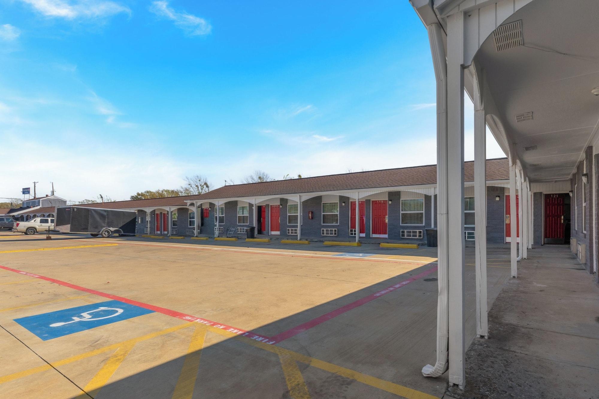 Comodidades del Alojamiento Golden Inn Dallas by Hotel O