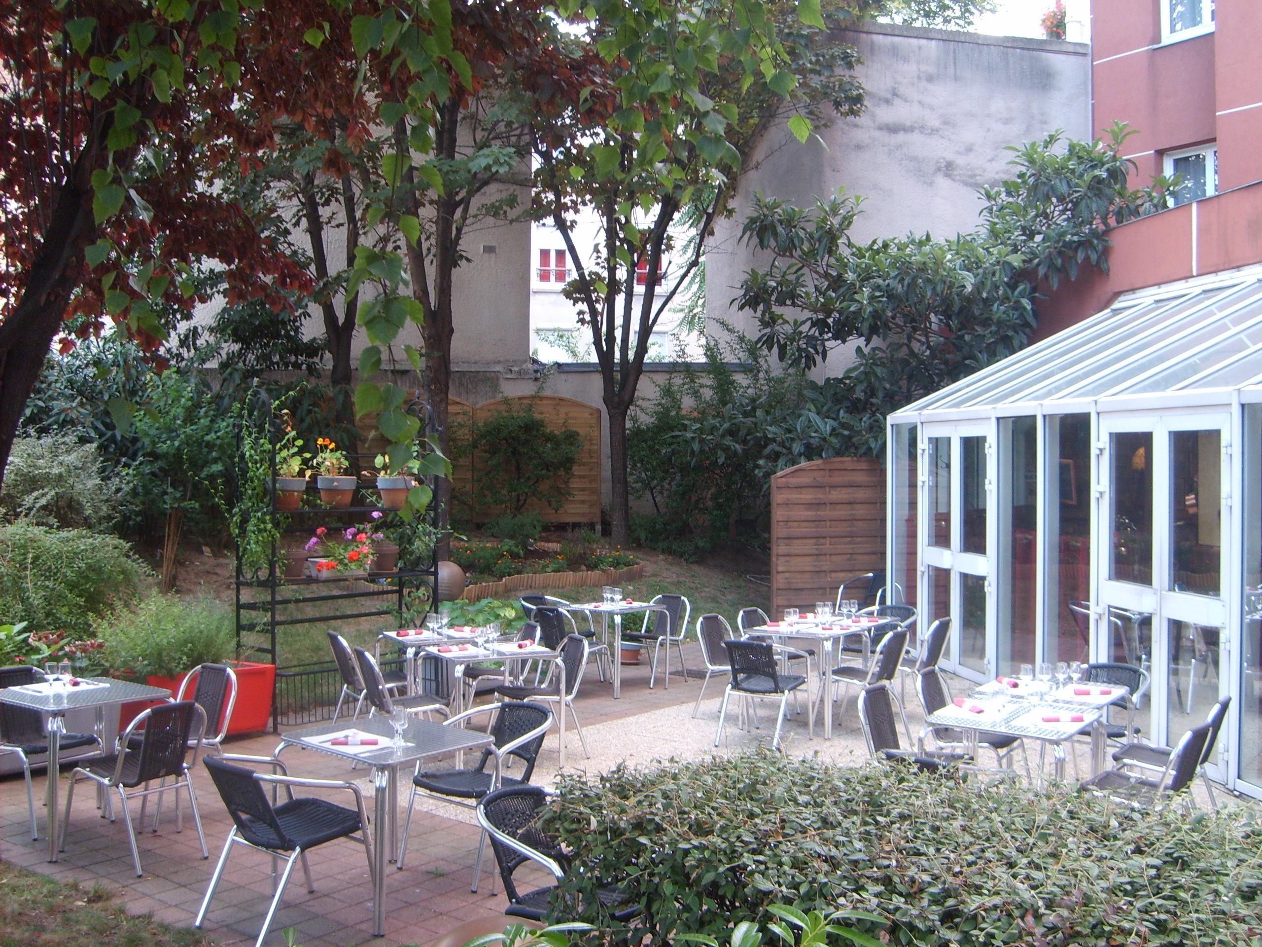 Varios Median Paris Congres Hotel