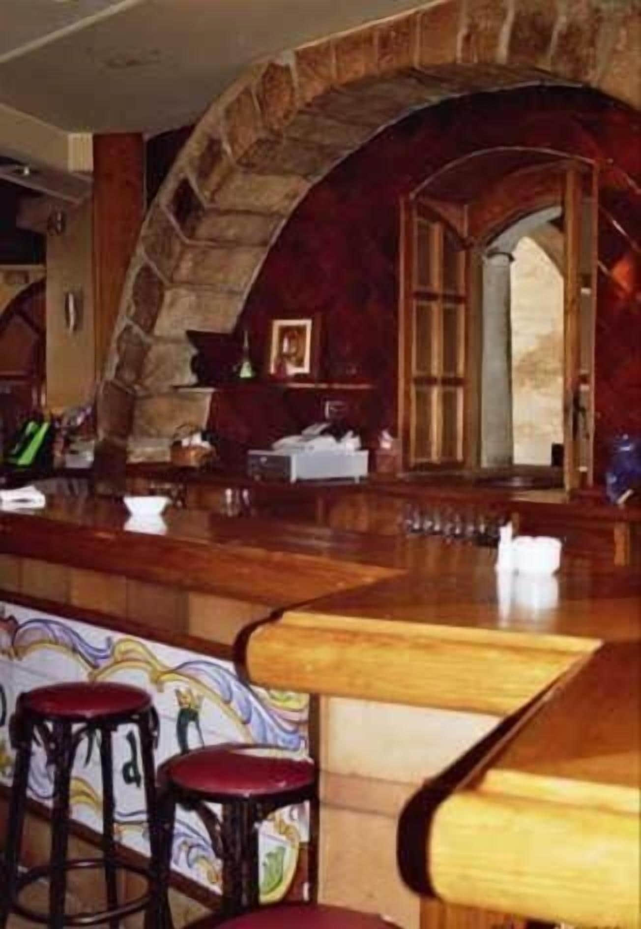 Bar/Salón Hostal las Coronas