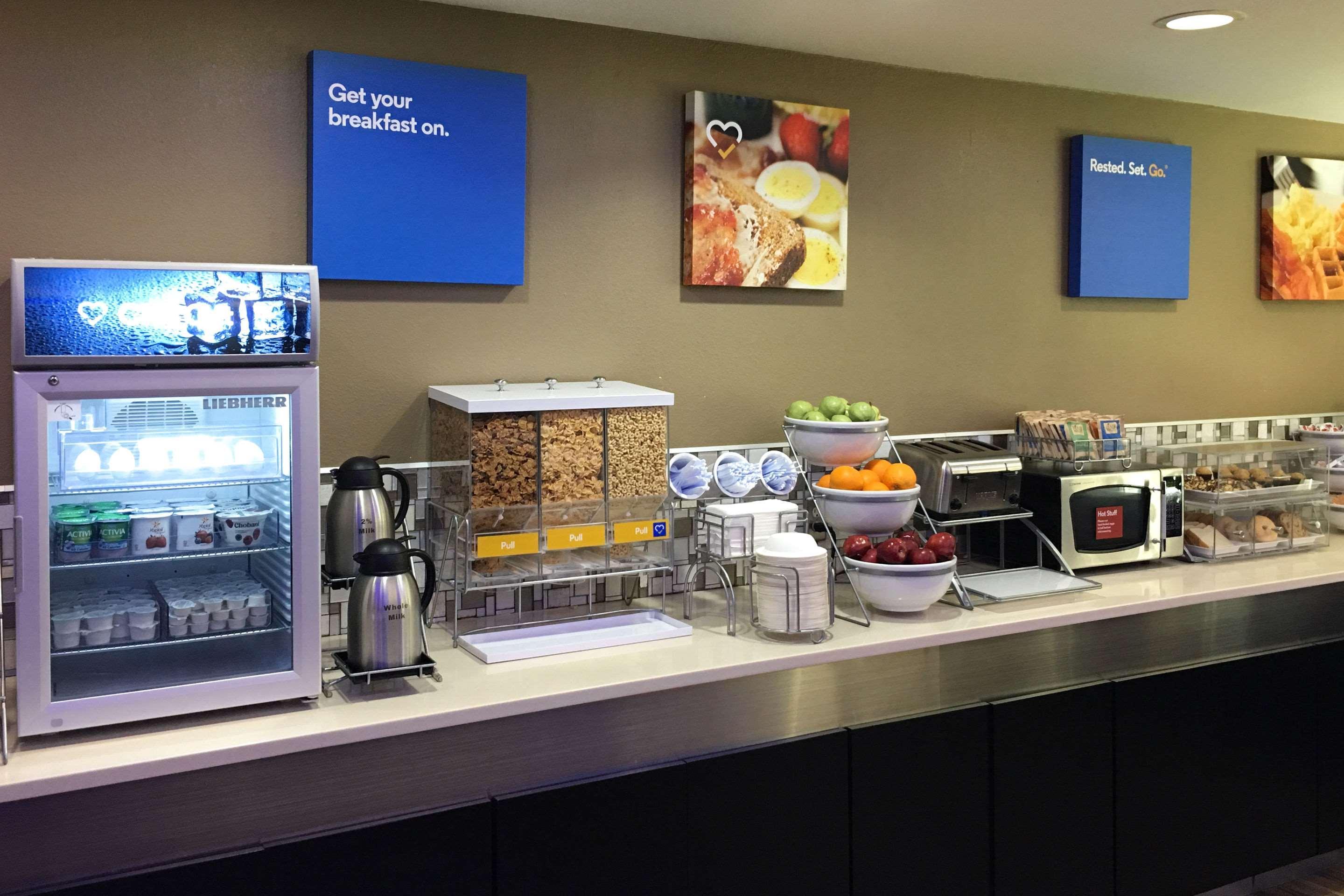 Restaurant Comfort Inn & Suites Near Six Flags & Medical Center