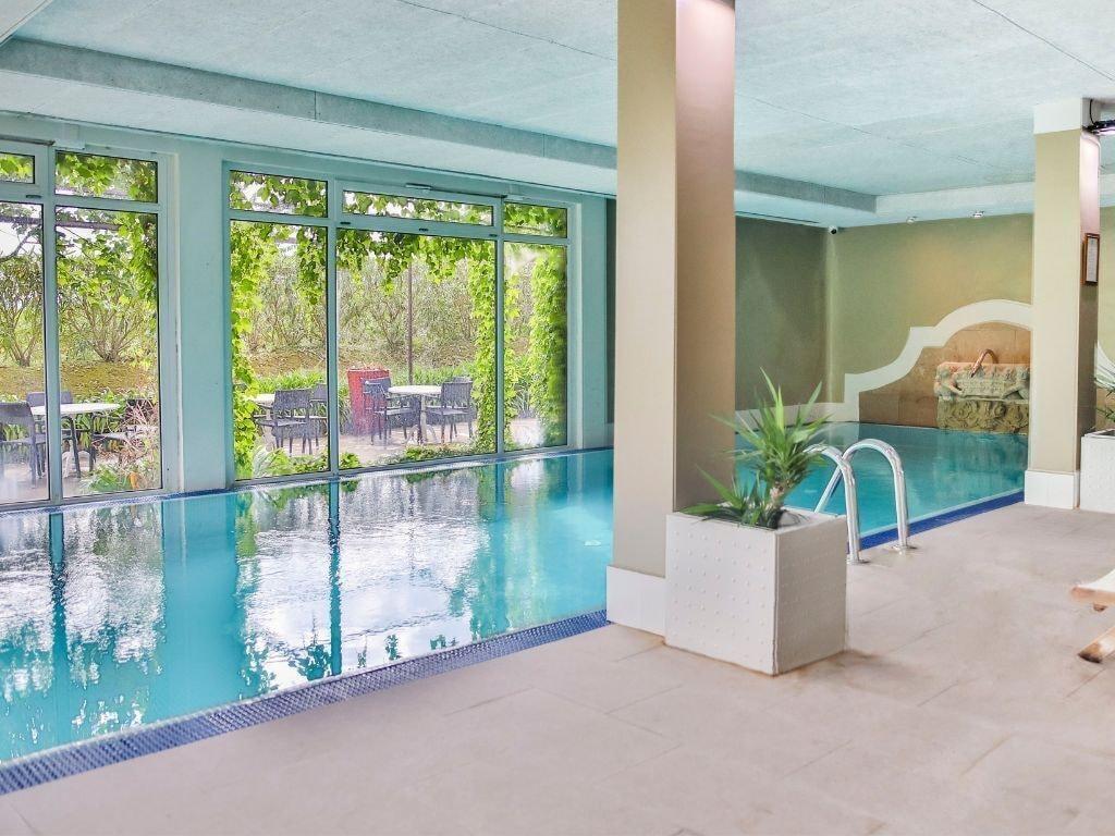 Vista Piscina Palacio Urgoiti