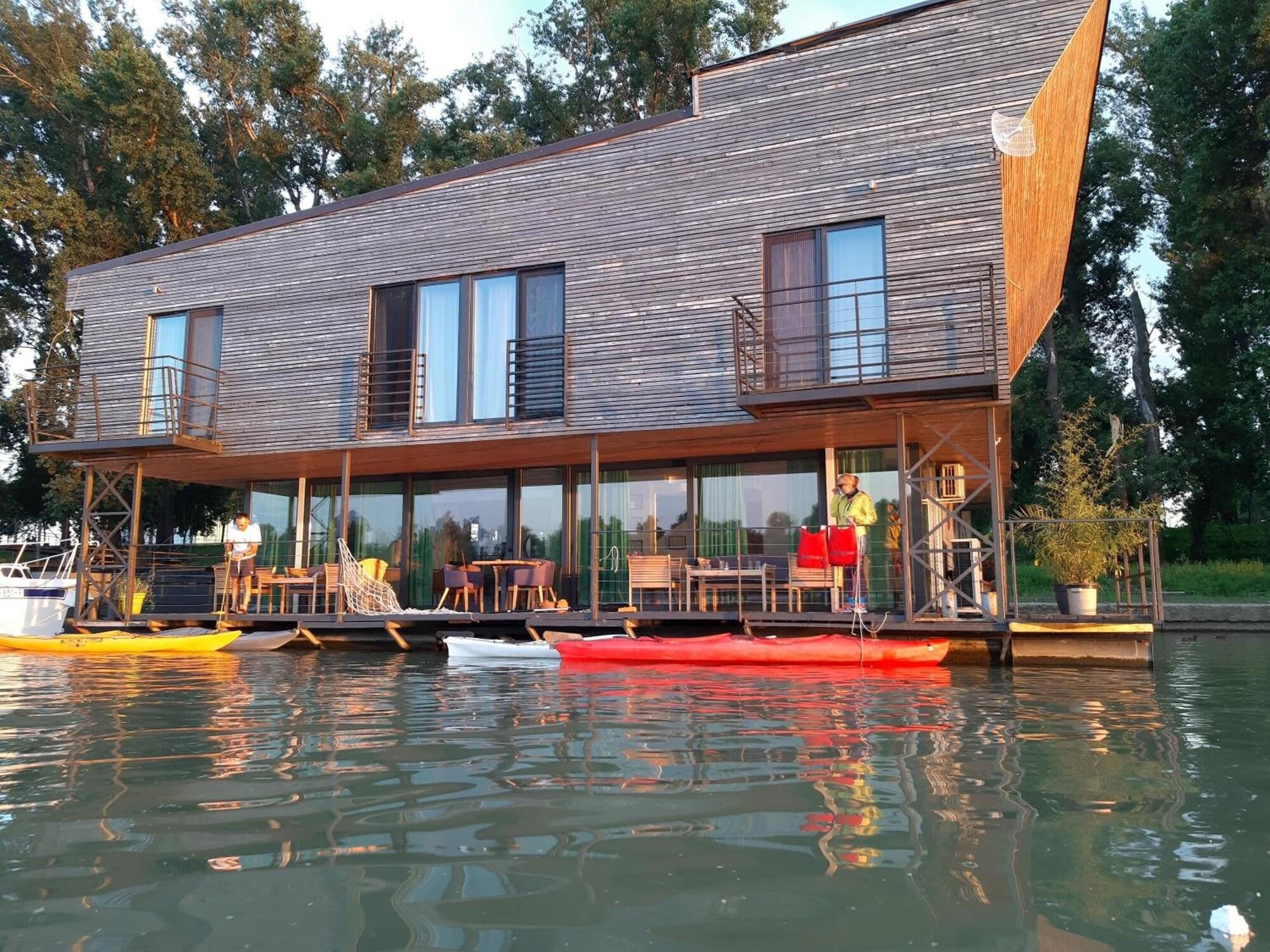 Vista Piscina B&B Boatel Charlie