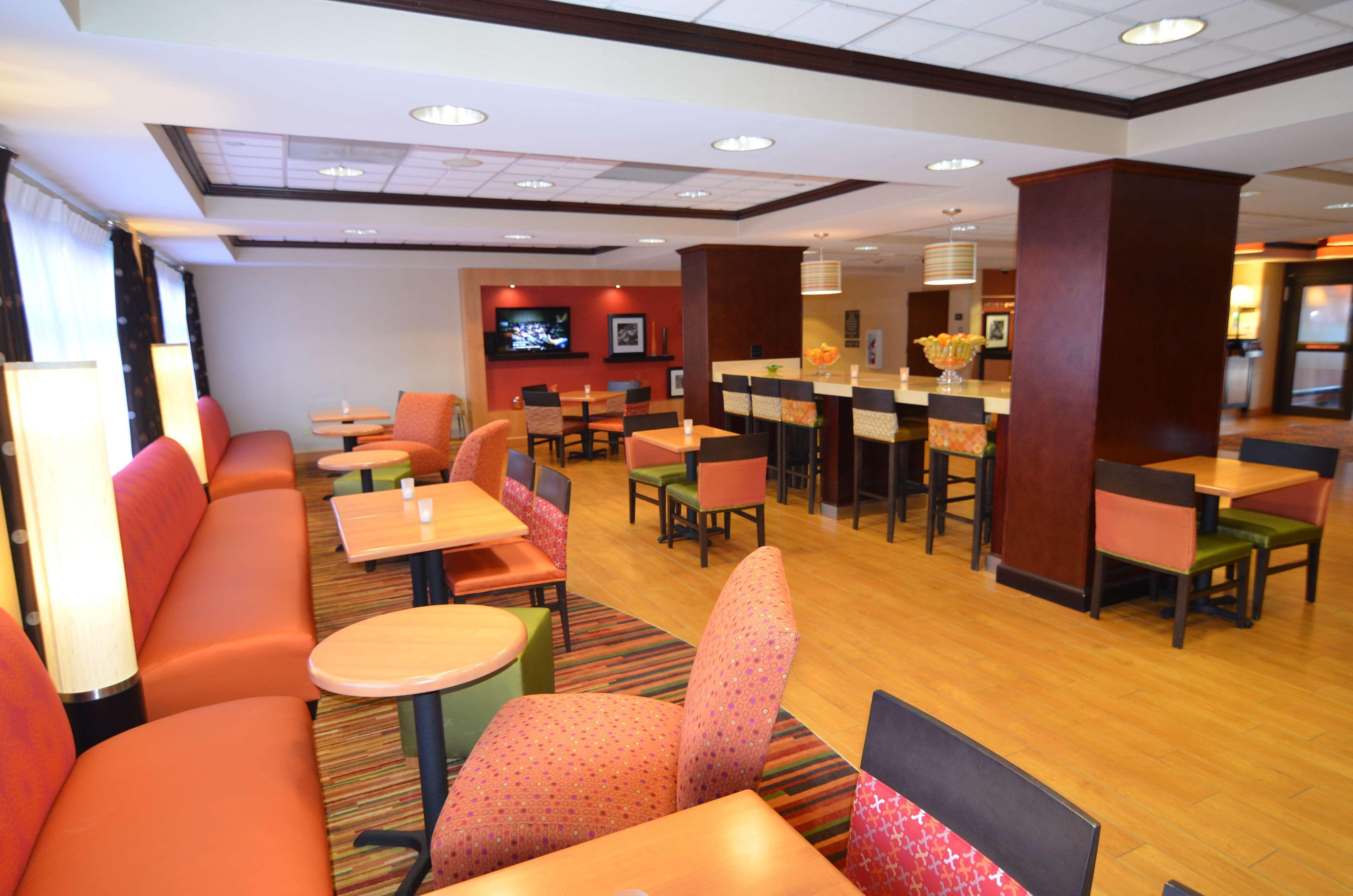 Vista Lobby Hampton Inn Groton