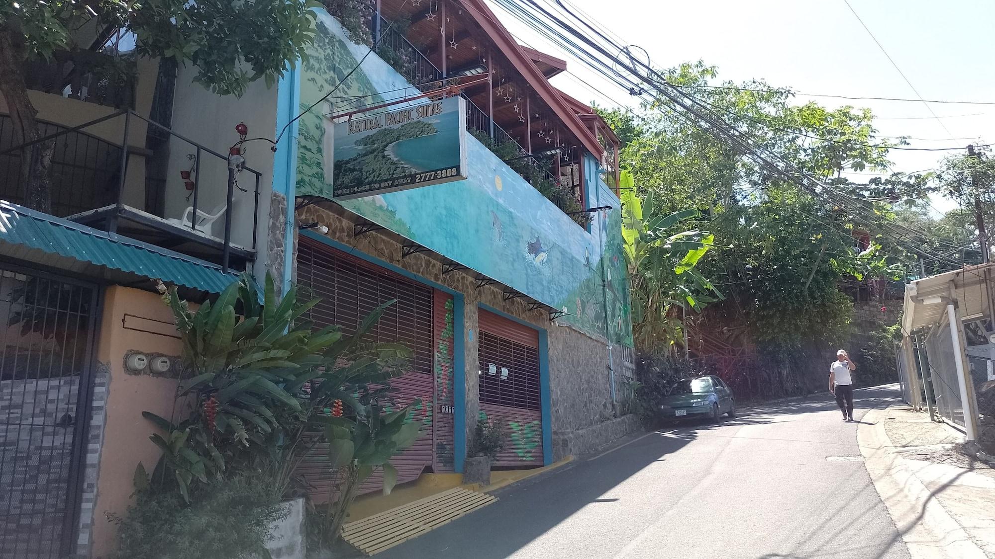 Vista Exterior Natural Pacific Suites