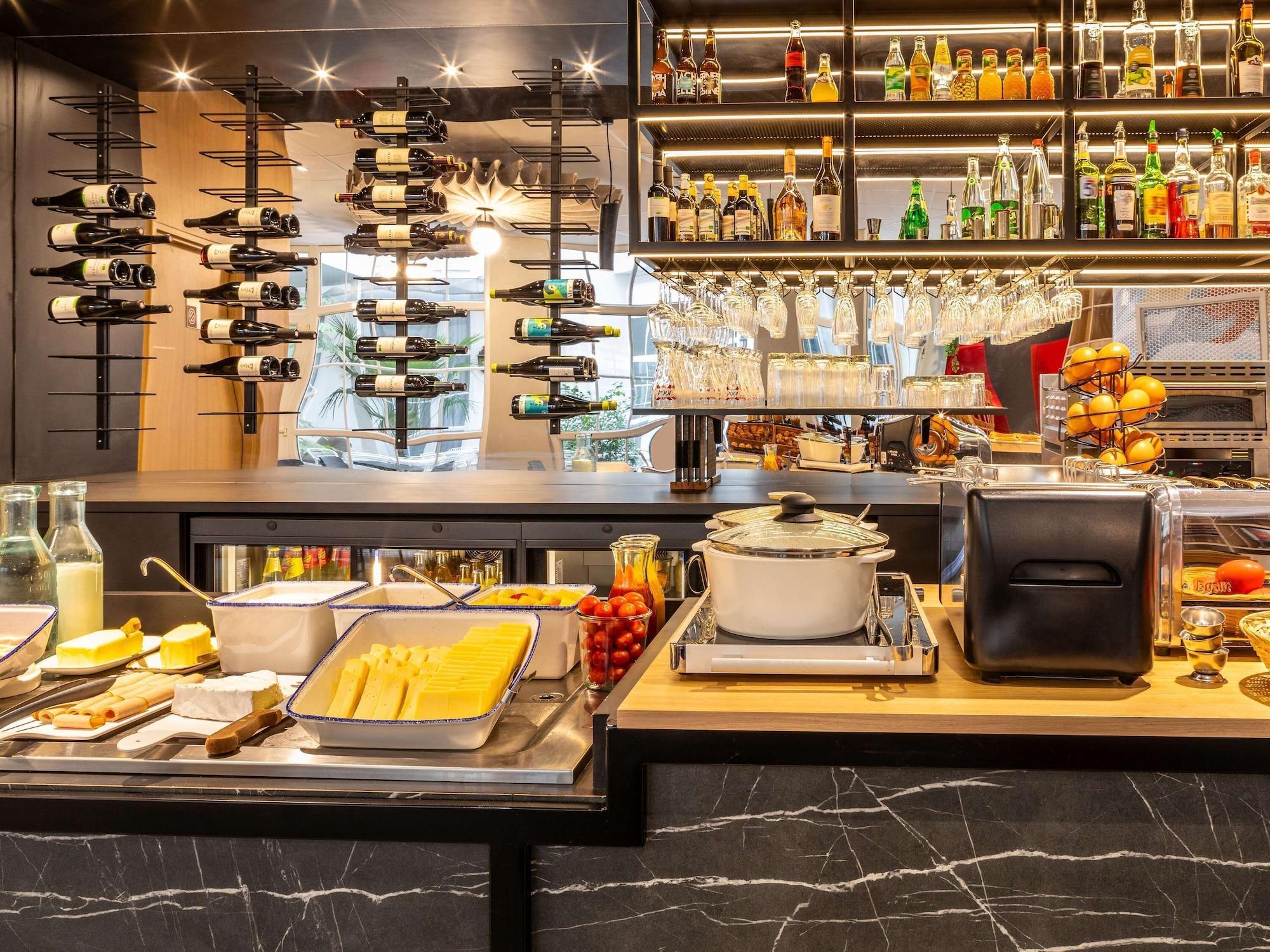Restaurant ibis Paris Ornano Montmartre Nord 18ème
