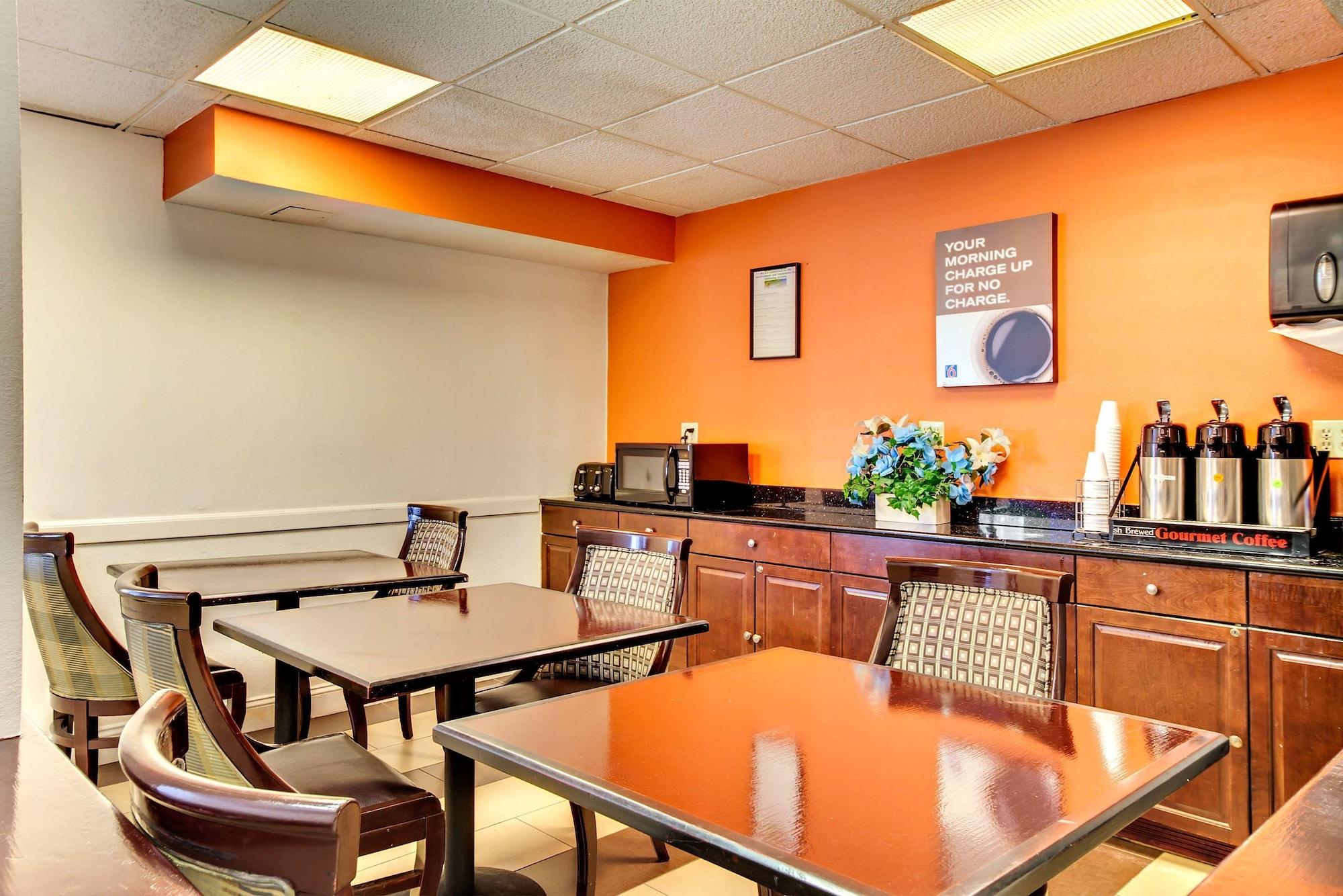 Vista Lobby Motel 6 Washington, DC