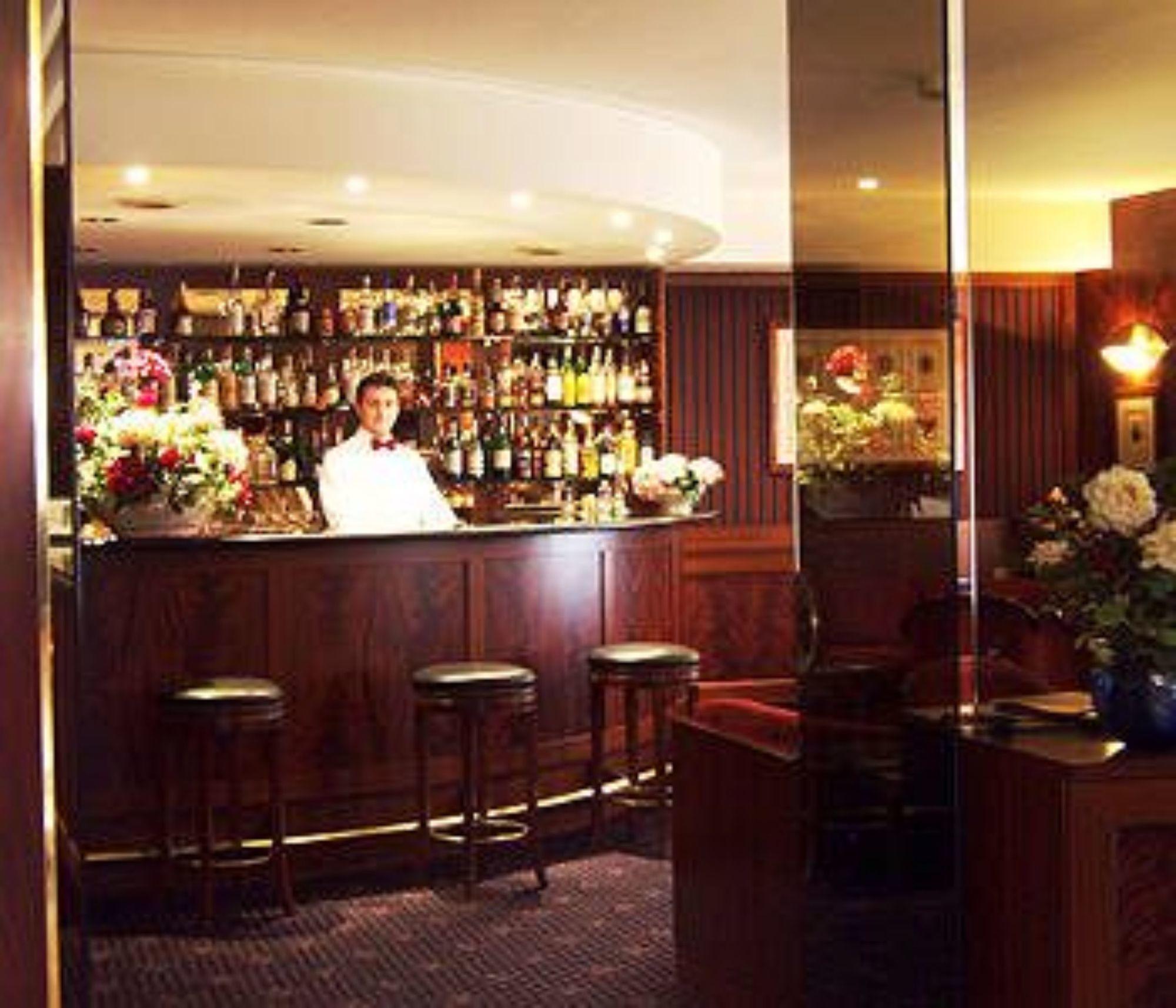 Bar/Salón Hotel Crivi's