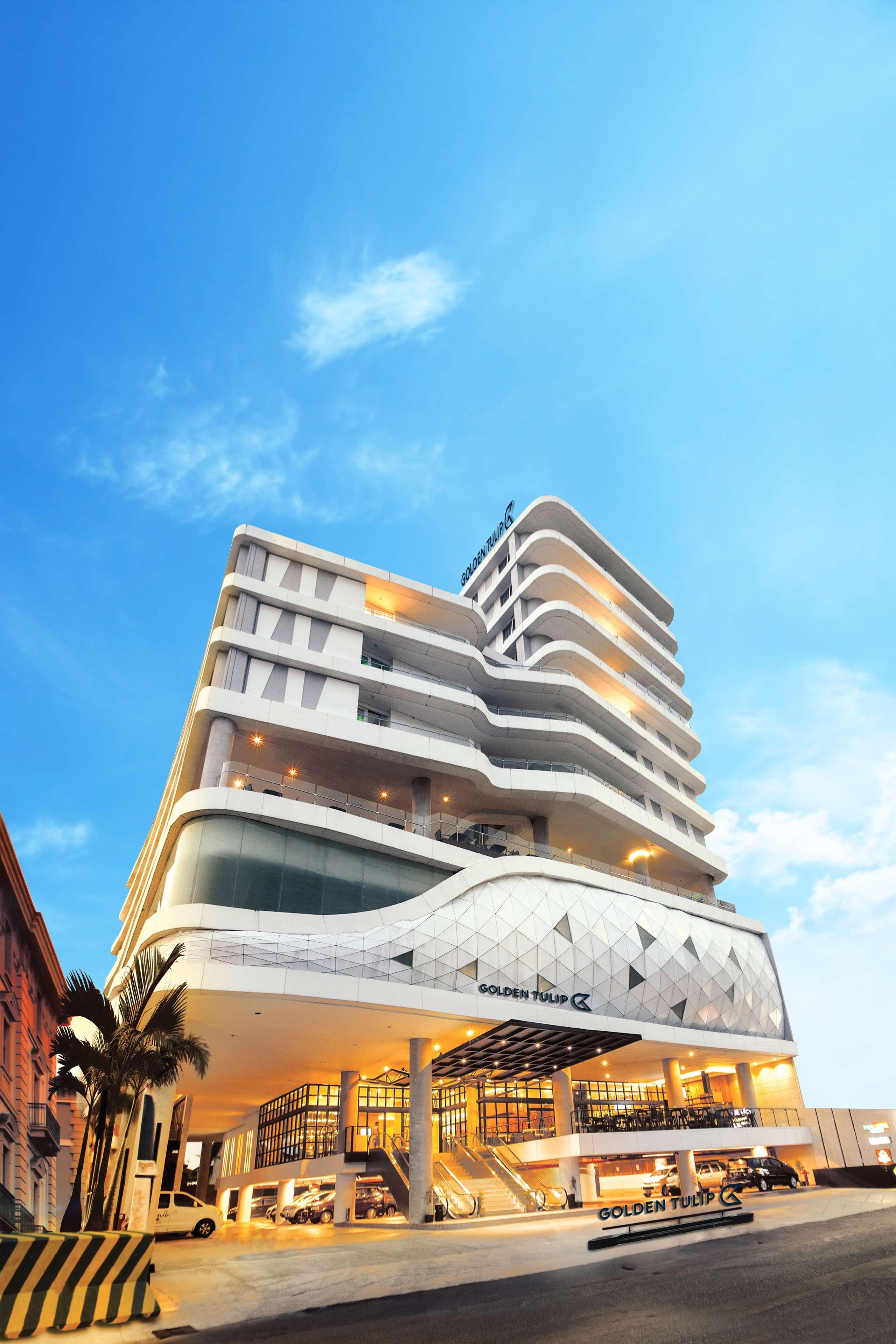 Vista Exterior Golden Tulip Pontianak