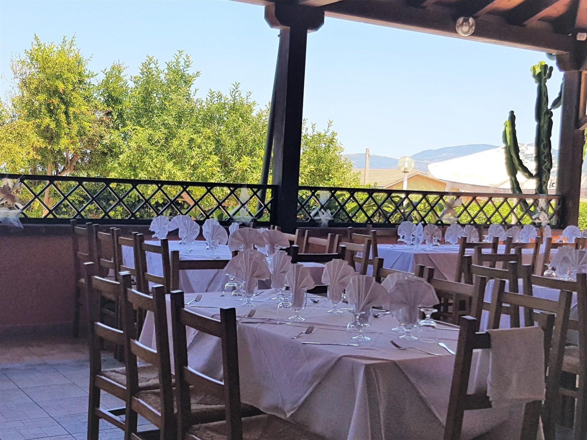 Varios Hotel La Vela