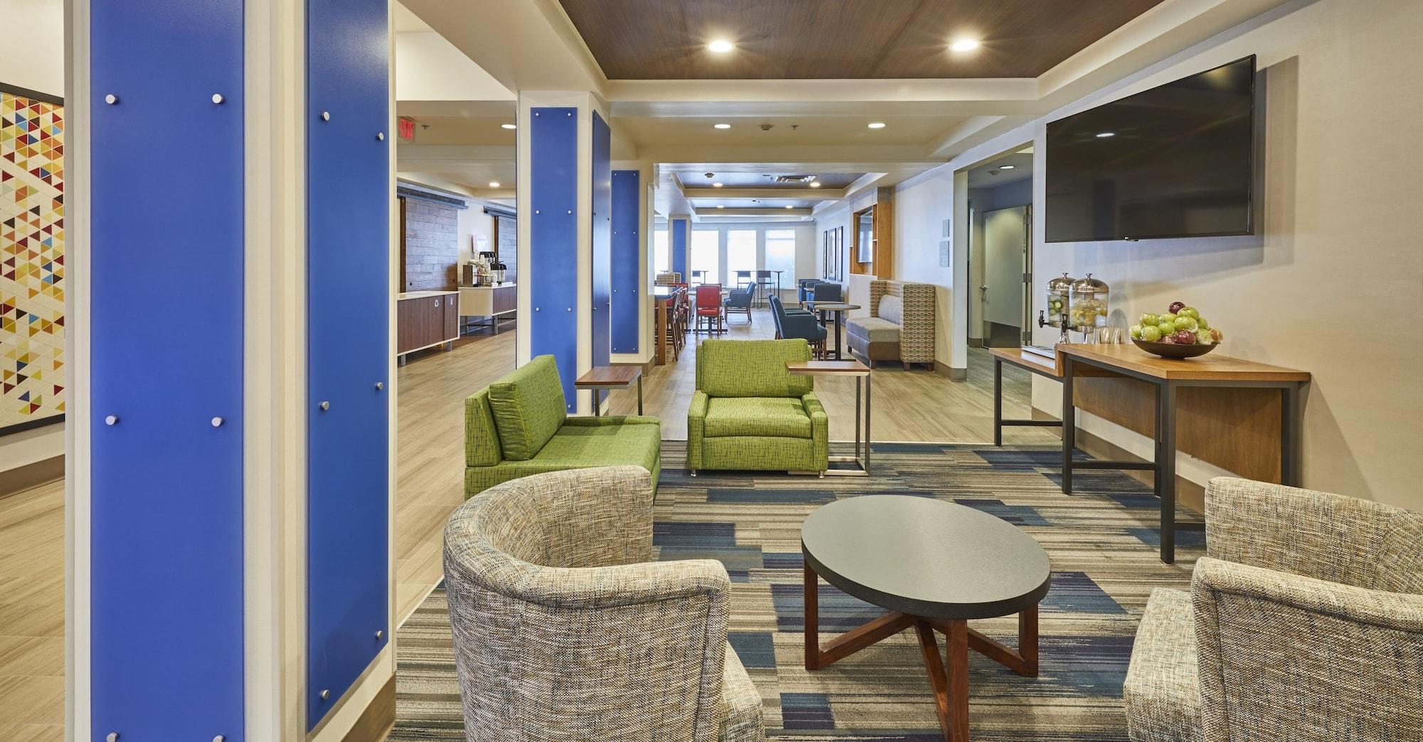 Vista Lobby Holiday Inn Express Hotel & Suites Medford-Central Point by IHG