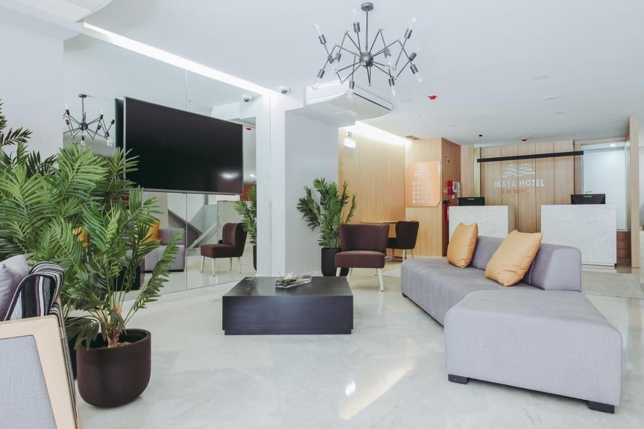 Vista Lobby Masa Hotel 5 de Outubro
