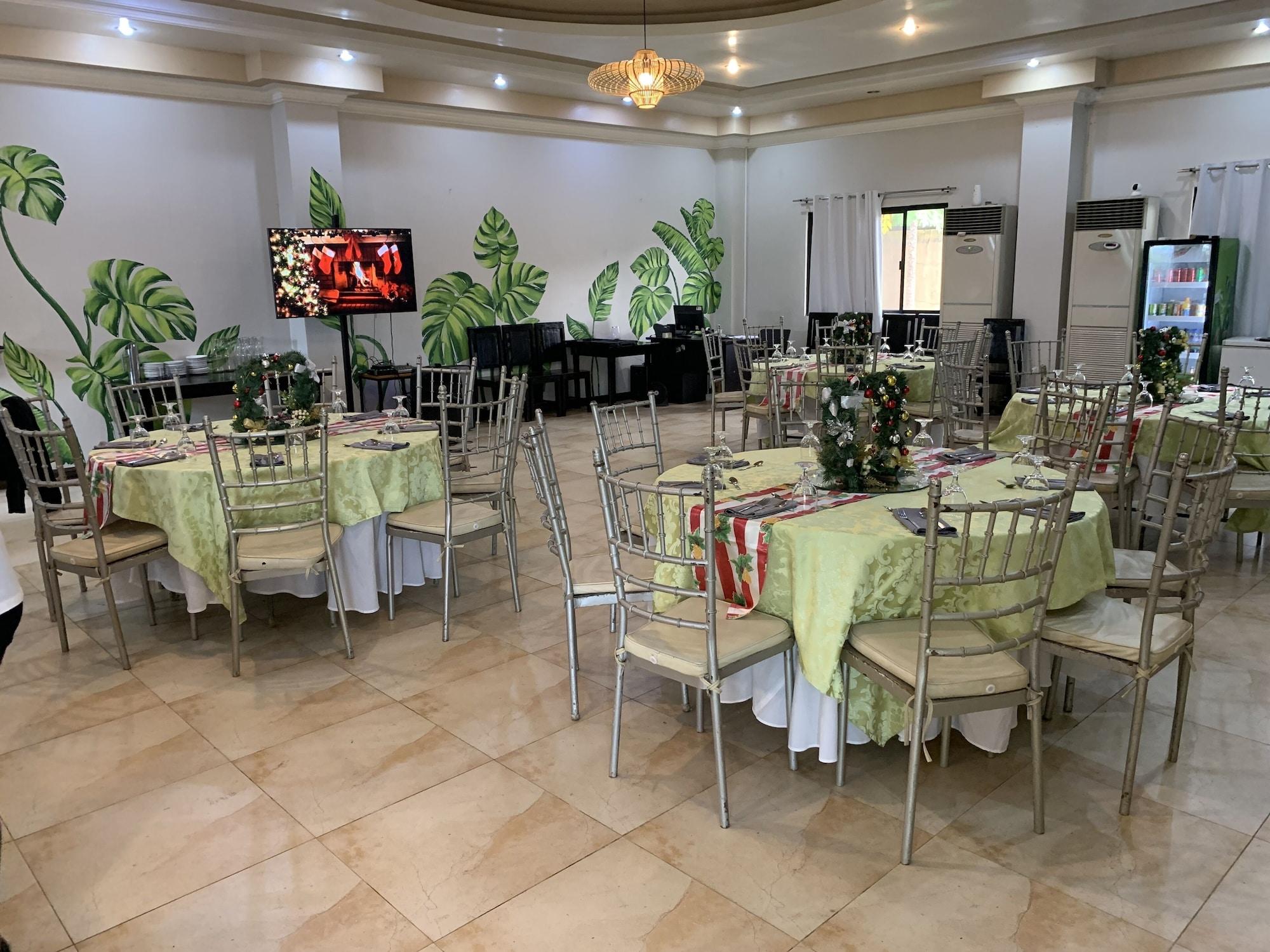 Restaurant 3 Peaks Resort & Boutique Hotel