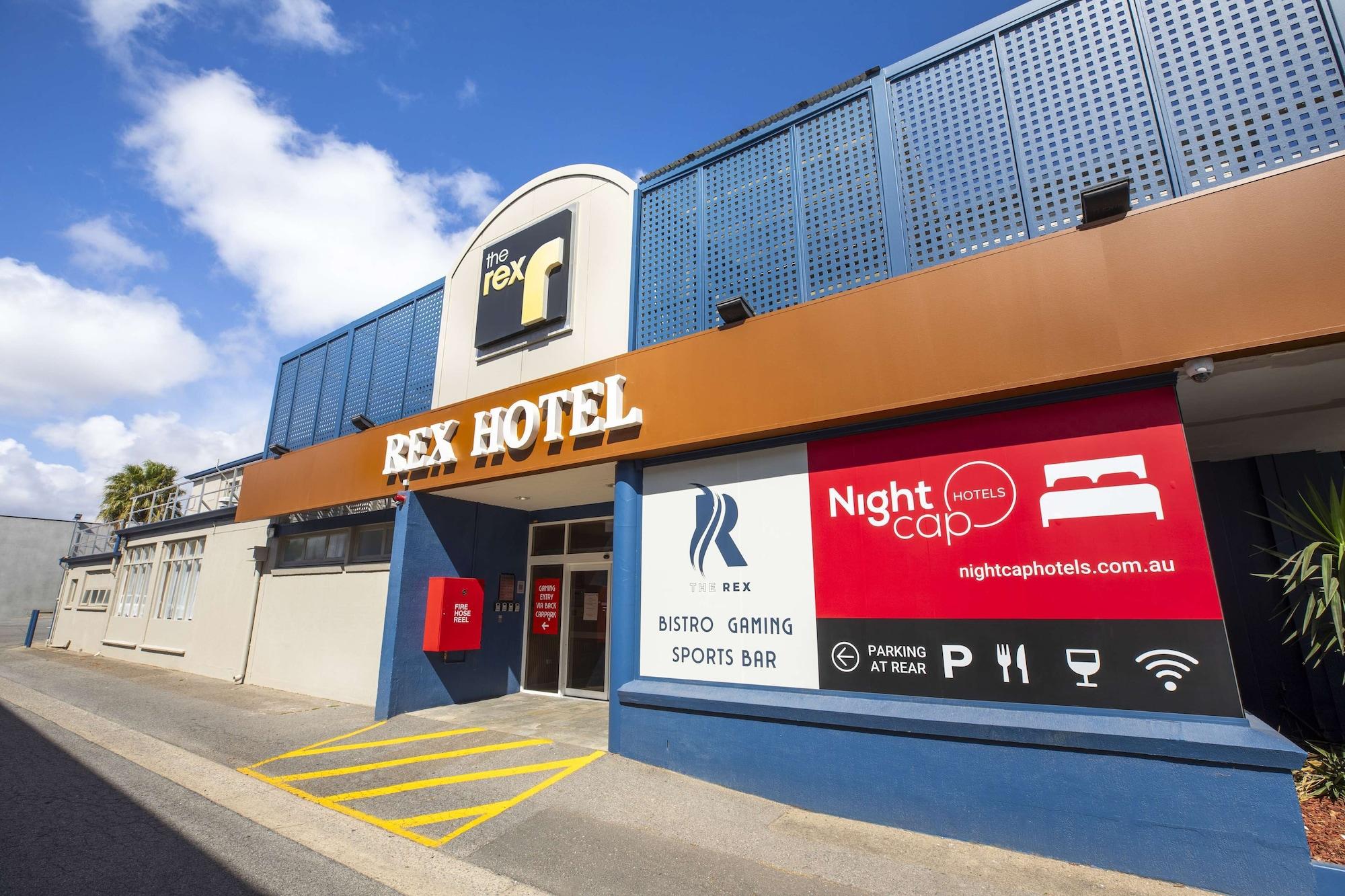 Vista Exterior Nightcap at Rex Hotel