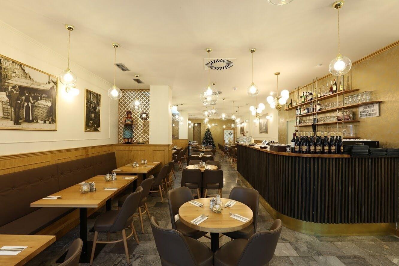 Restaurant At The Old Lady