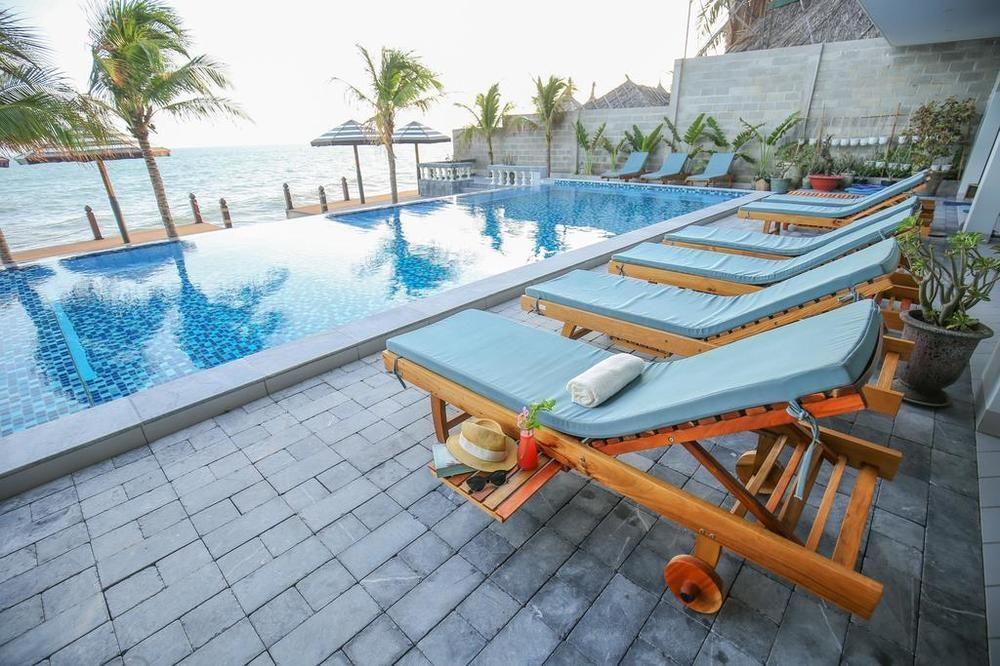 Vista Piscina Serenity by the Sea