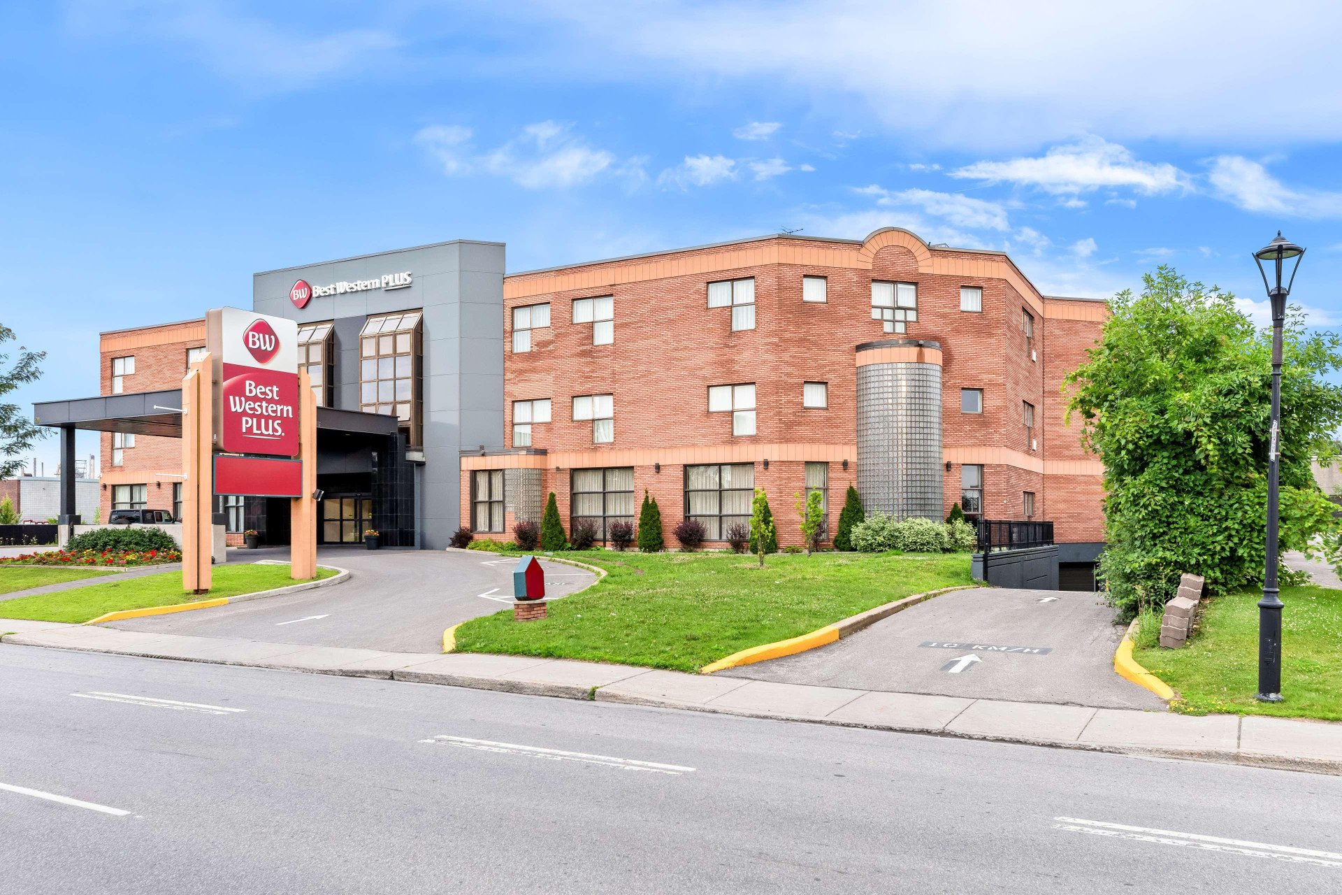 Vista Exterior Best Western Plus Montreal East