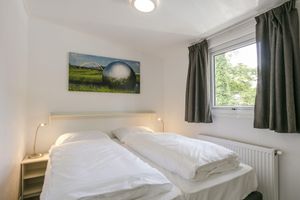 Alquiler Vacacional - Sunlit Chalet by the Pond