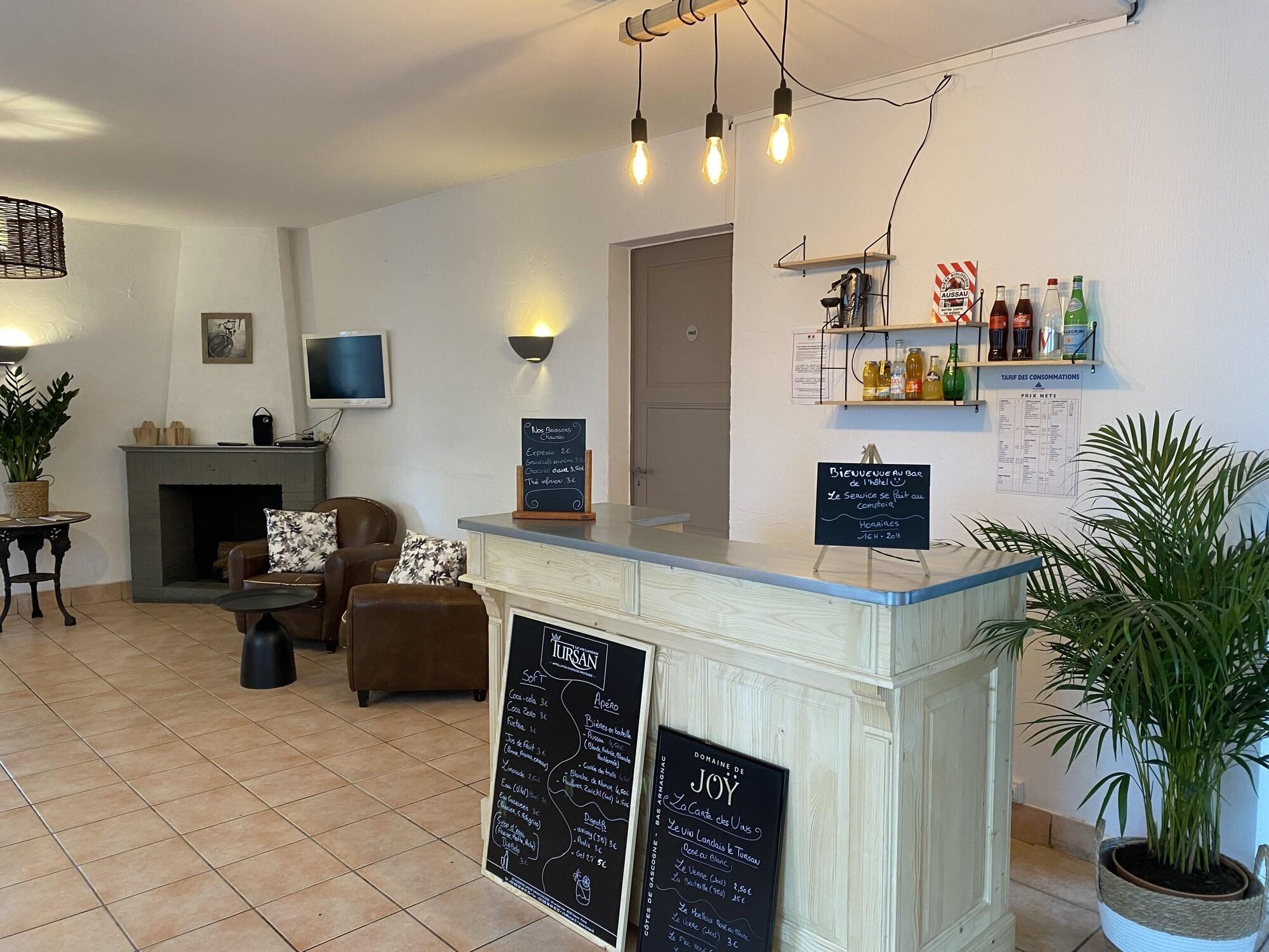 Bar/Salón Emeraude des Bois