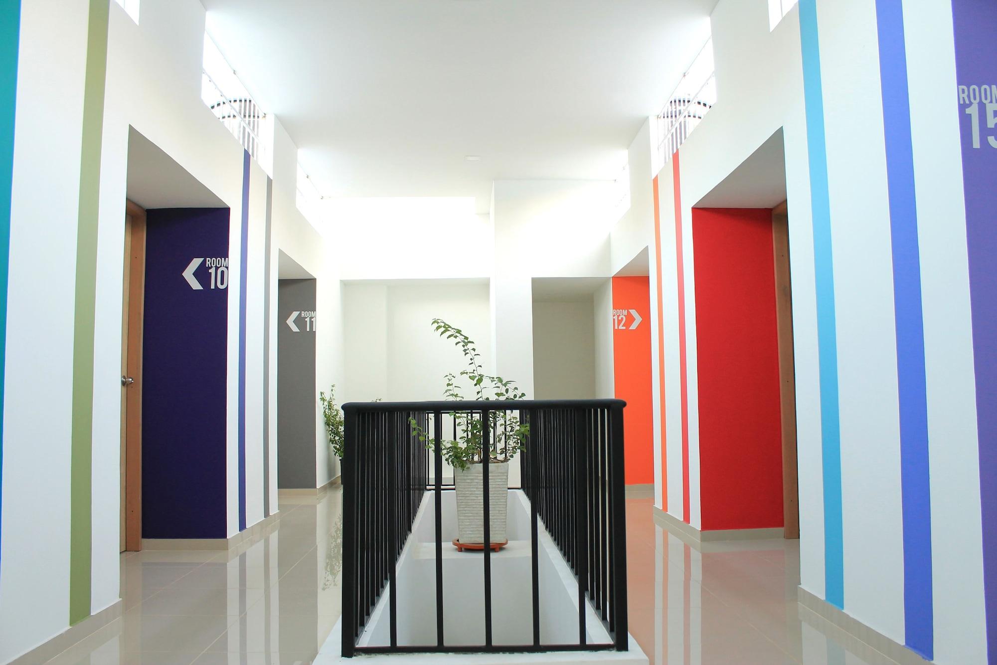 Varios Color Hostel