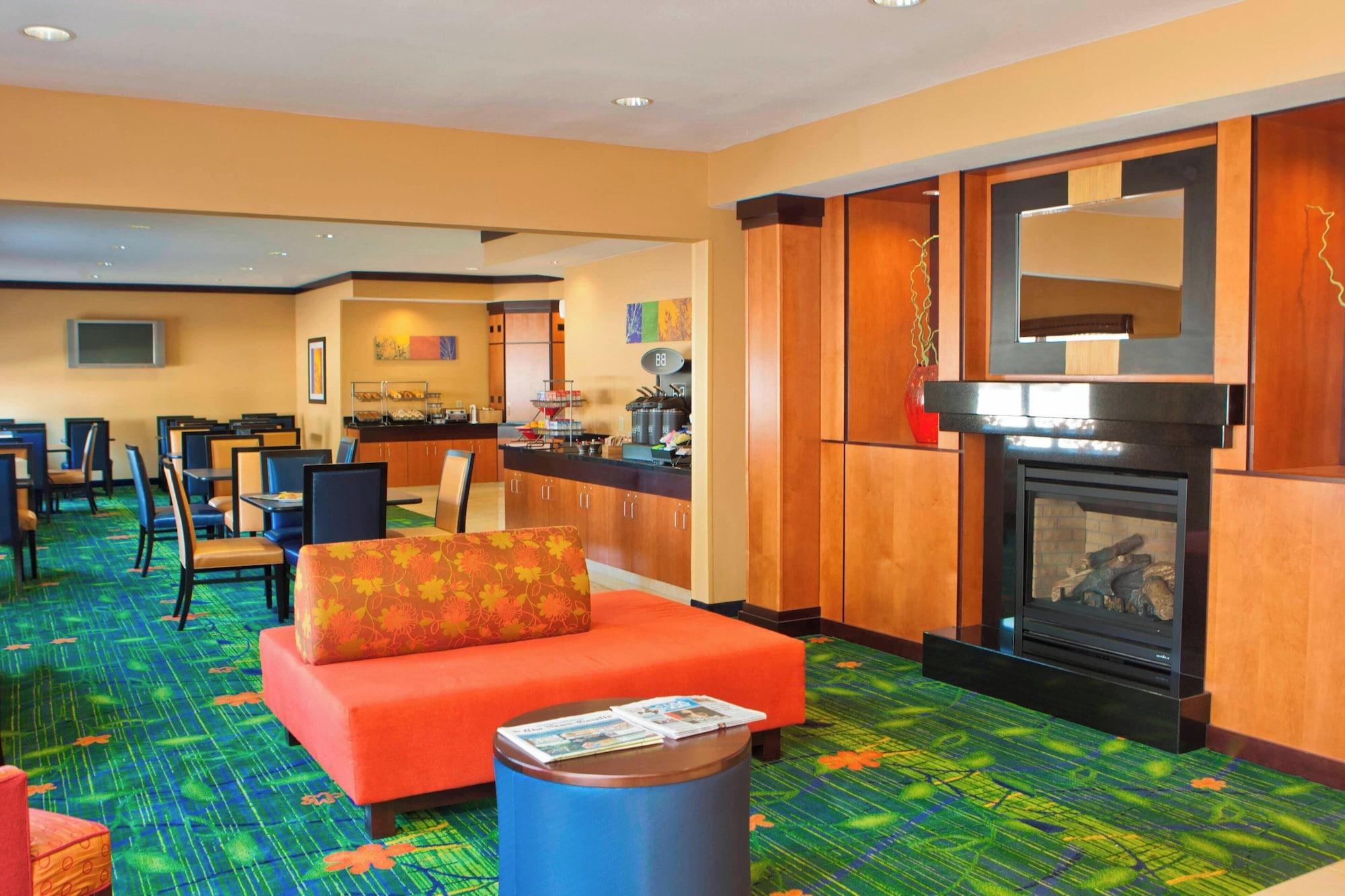 Vista Lobby Fairfield Inn & Suites by Marriott Champaign