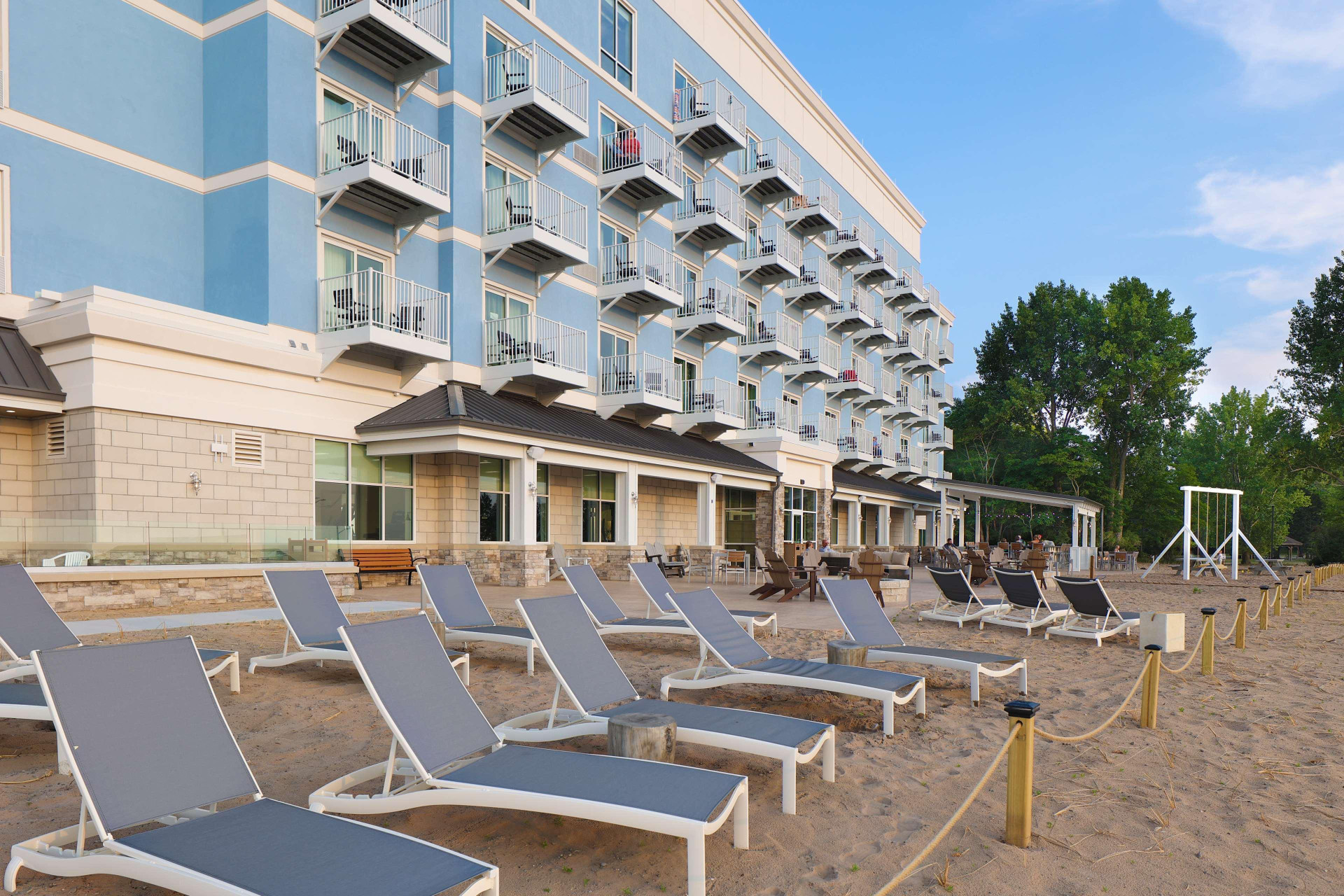 Vista Exterior Hampton Inn & Suites Manistee Waterfront