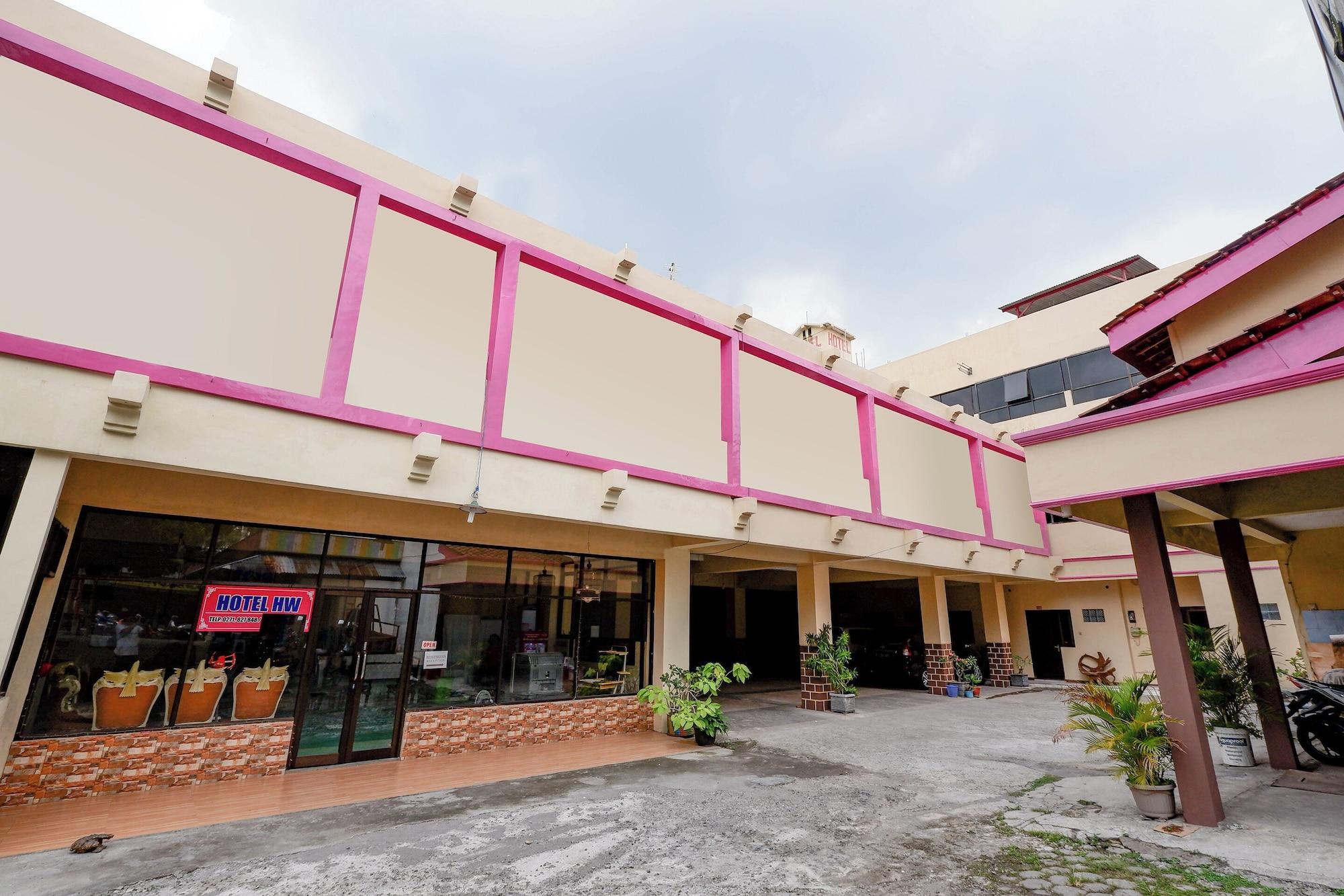 Vista Exterior OYO 1706 Hotel H&w Solo