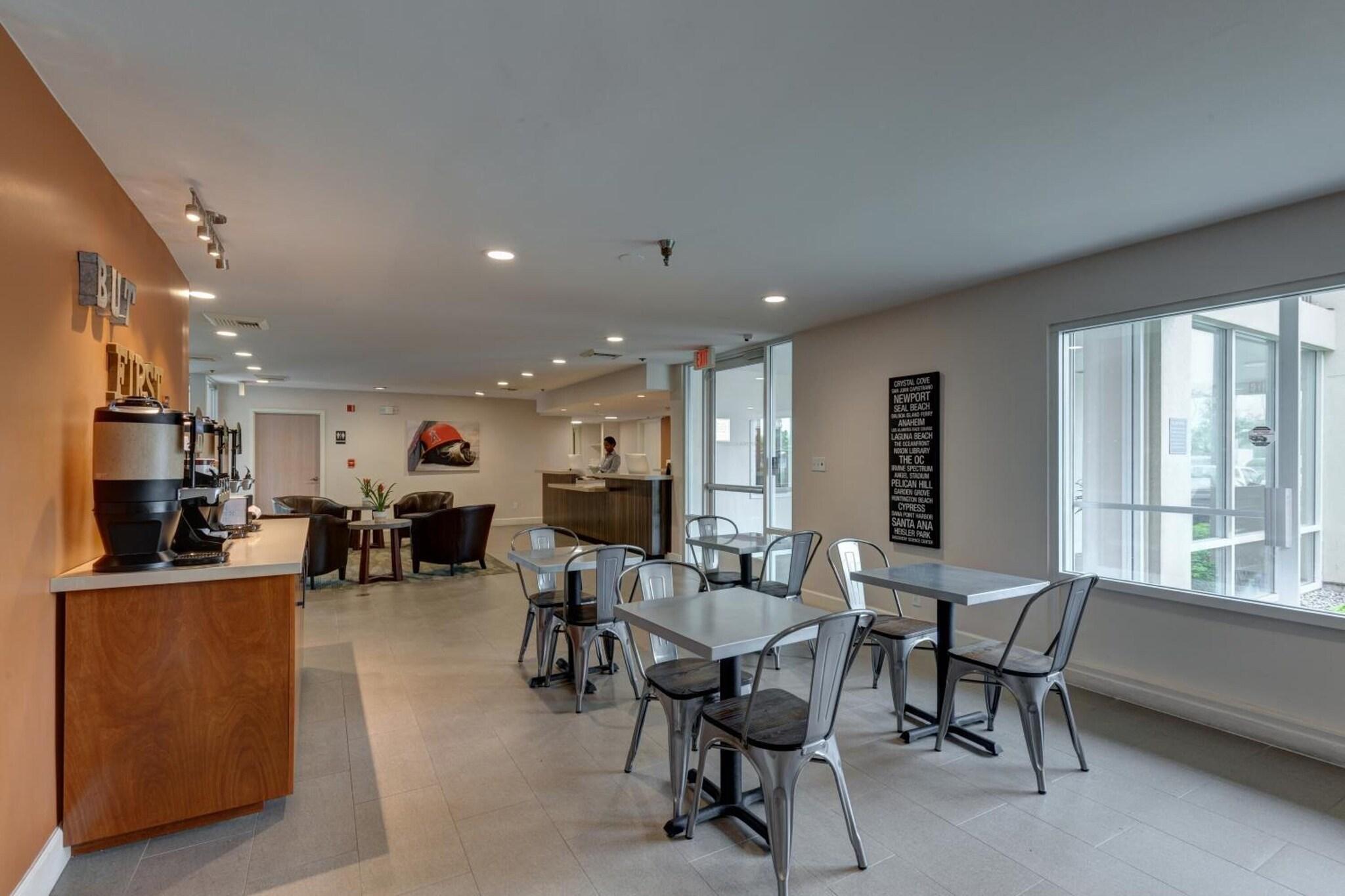 Bar/Salón Good Nite Inn Buena Park