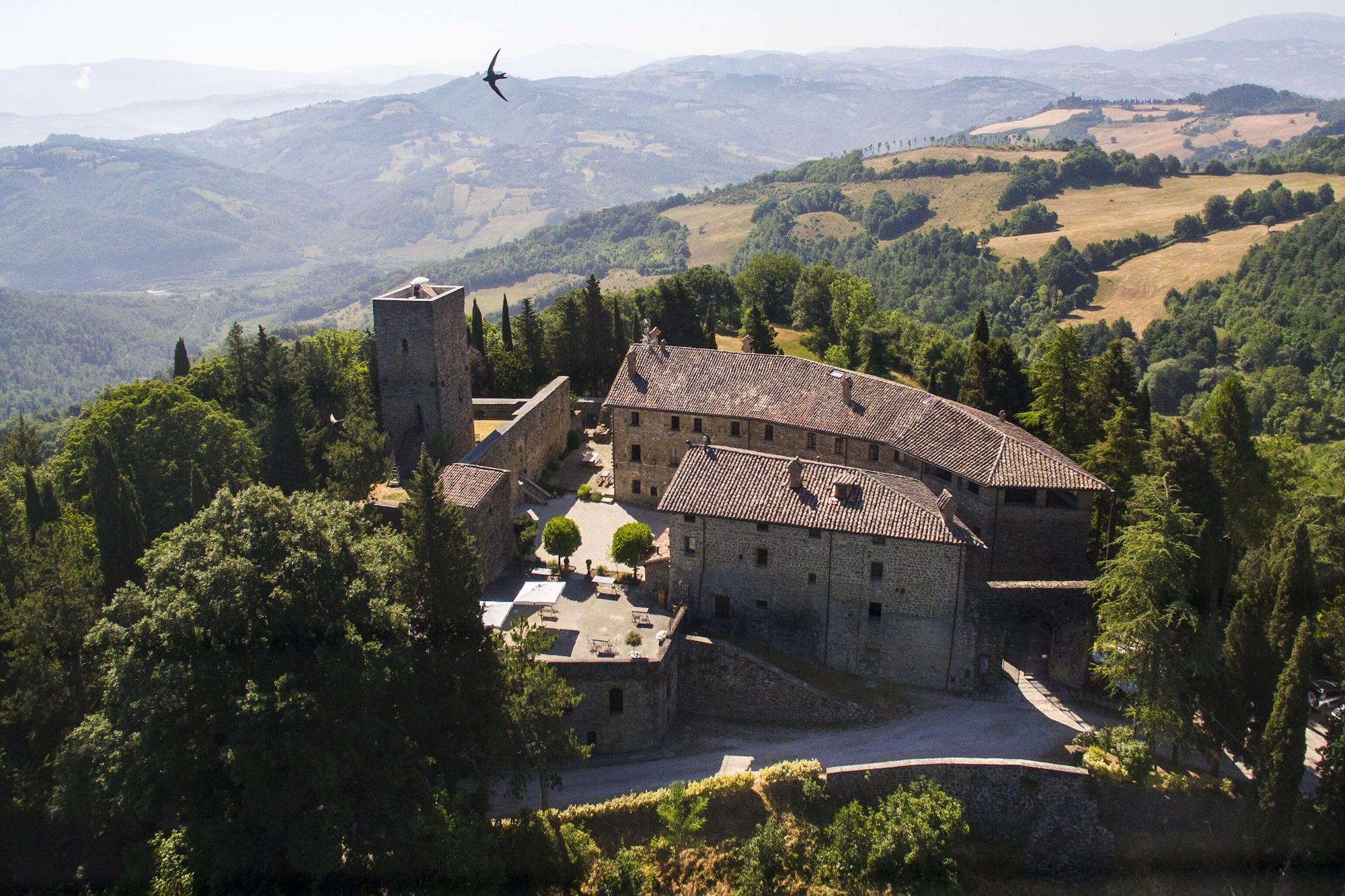 Vista Exterior Castello Di Petroia Relais