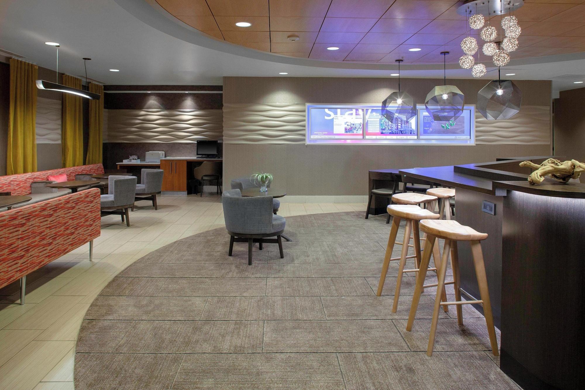 Vista Lobby SpringHill Suites Cincinnati North/Forest Park